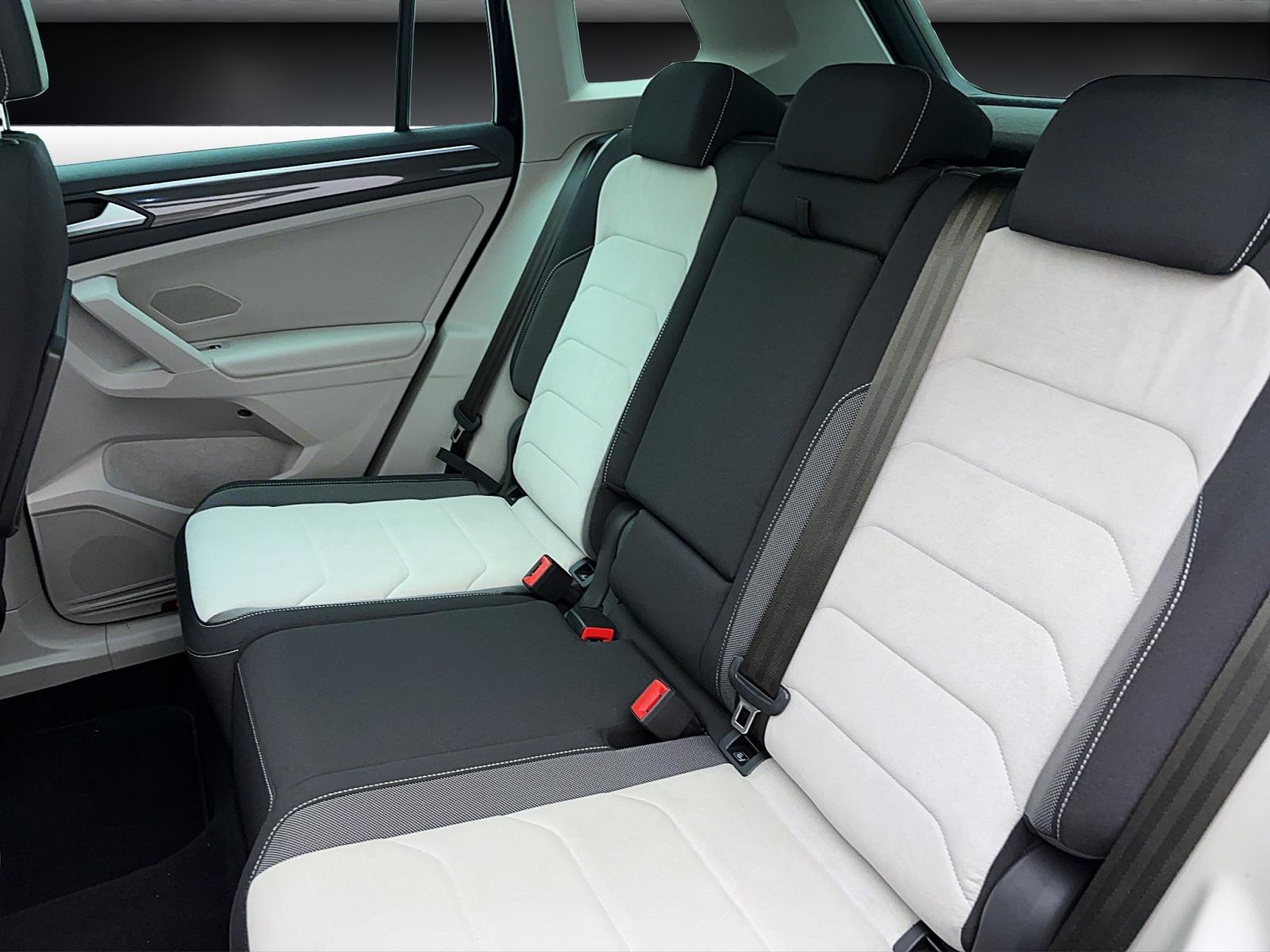Volkswagen Tiguan 2.0 TDI DSG HighlineAHK Pano ACC LED Sitzhzg