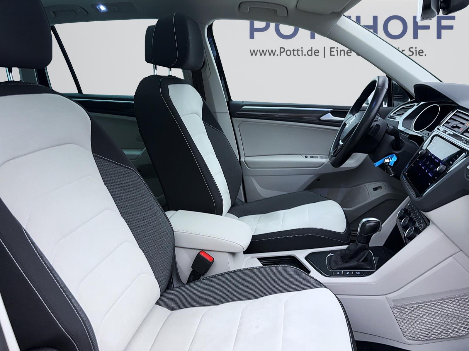 Volkswagen Tiguan 2.0 TDI DSG HighlineAHK Pano ACC LED Sitzhzg