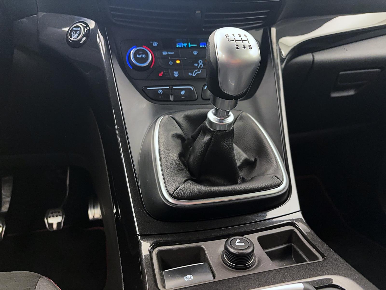 Ford Kuga 1.5 EcoBoost ST-LineParkAssist BiXenon Navi Winter Keyless