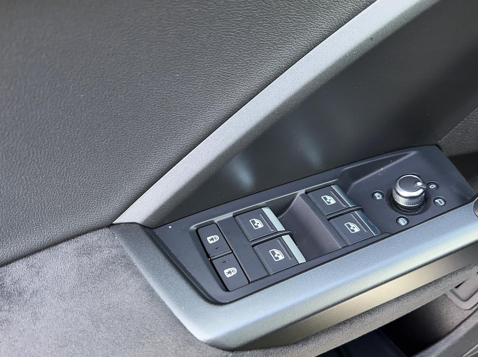 Audi RS Q3 Sportback Pano AHK ACC Kamera Matrix Navi Sonos