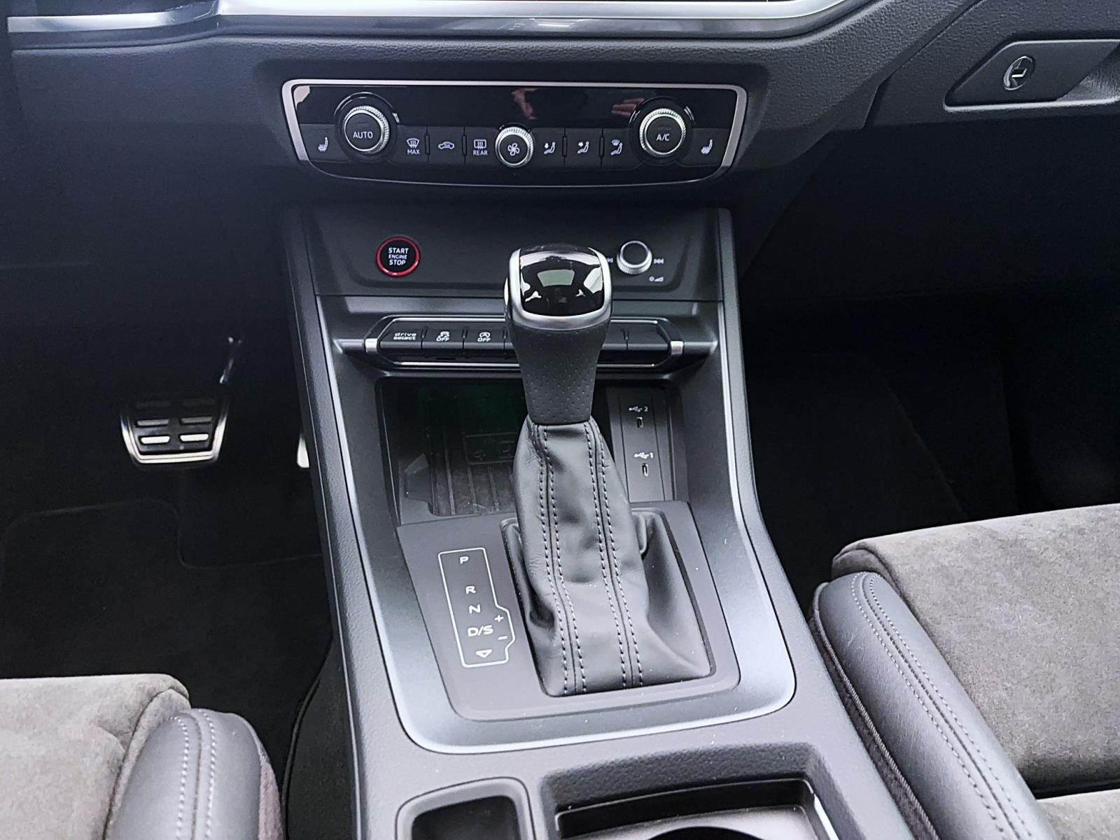 Audi RS Q3 Sportback Pano AHK ACC Kamera Matrix Navi Sonos