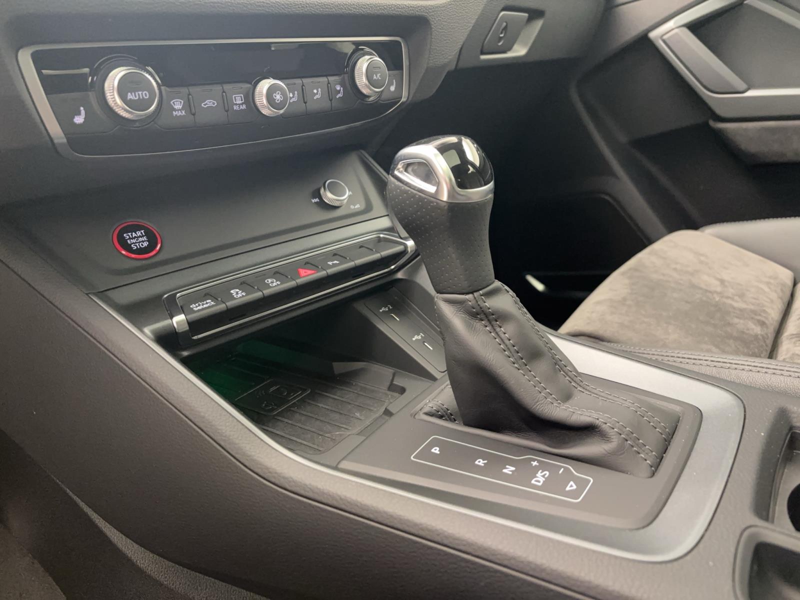 Audi RS Q3 Sportback Pano AHK ACC Kamera Matrix Navi Sonos