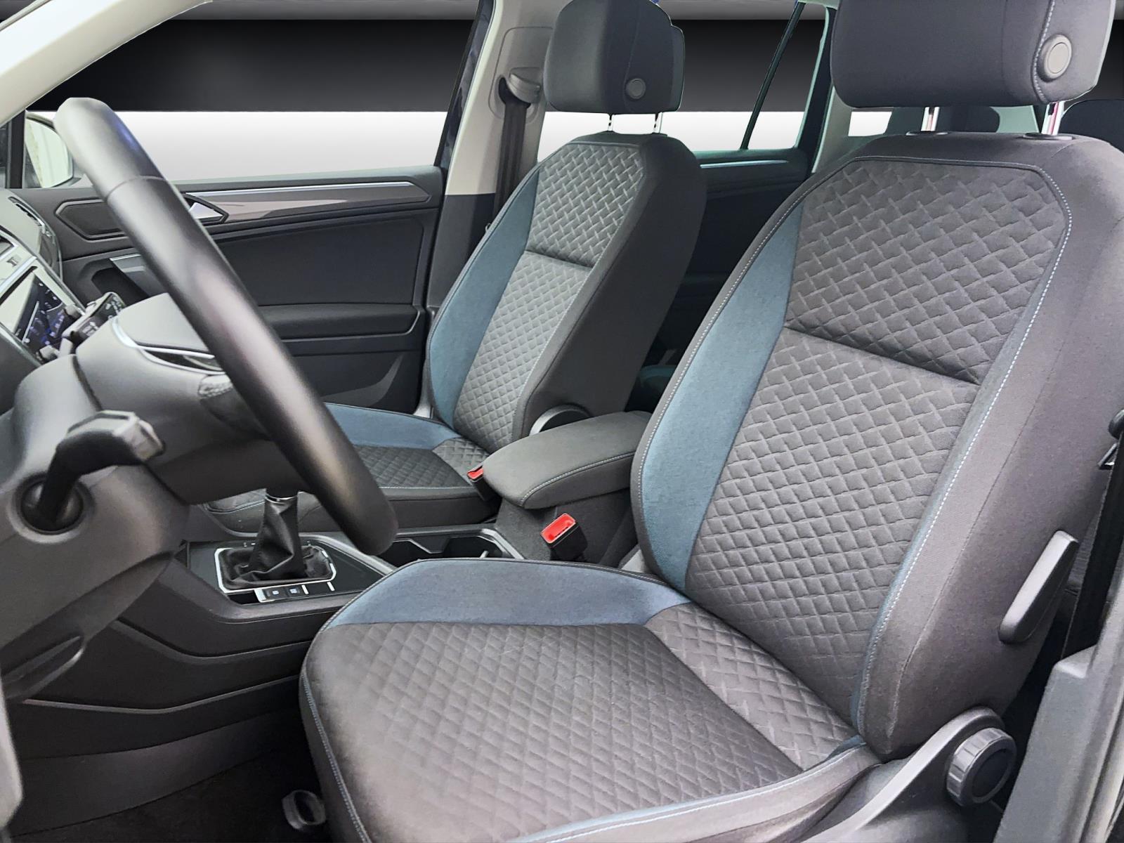 Volkswagen Tiguan 1.5 TSI IQ.DriveAHK ACC ParkAssist Navi AppConnect