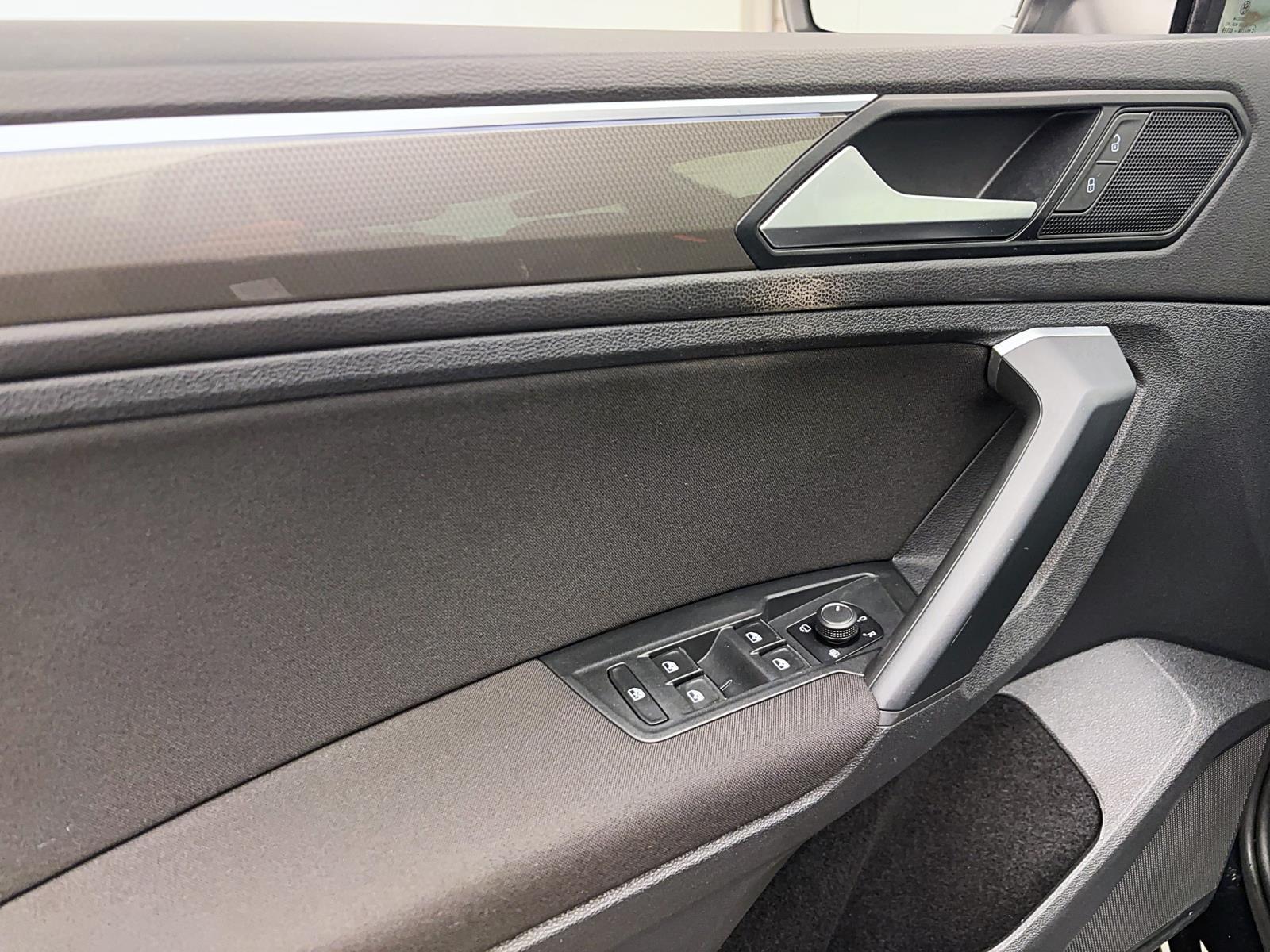 Volkswagen Tiguan 1.5 TSI IQ.DriveAHK ACC ParkAssist Navi AppConnect