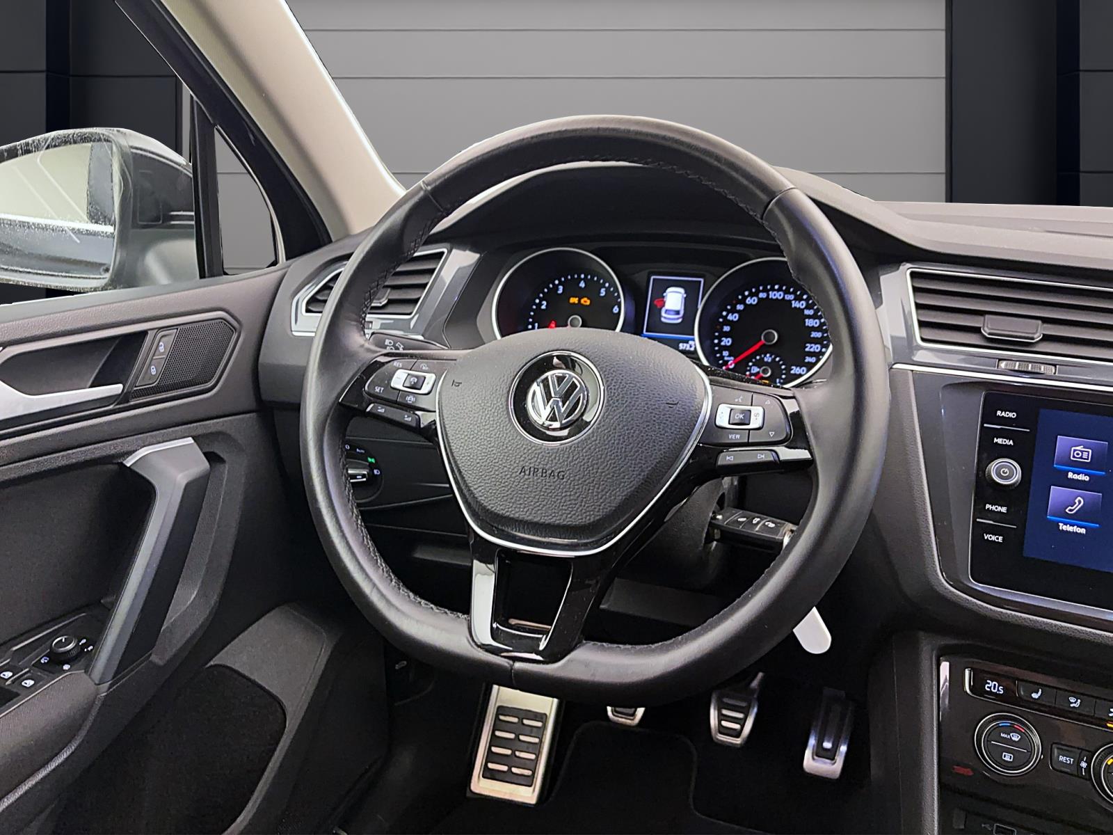 Volkswagen Tiguan 1.5 TSI IQ.DriveAHK ACC ParkAssist Navi AppConnect