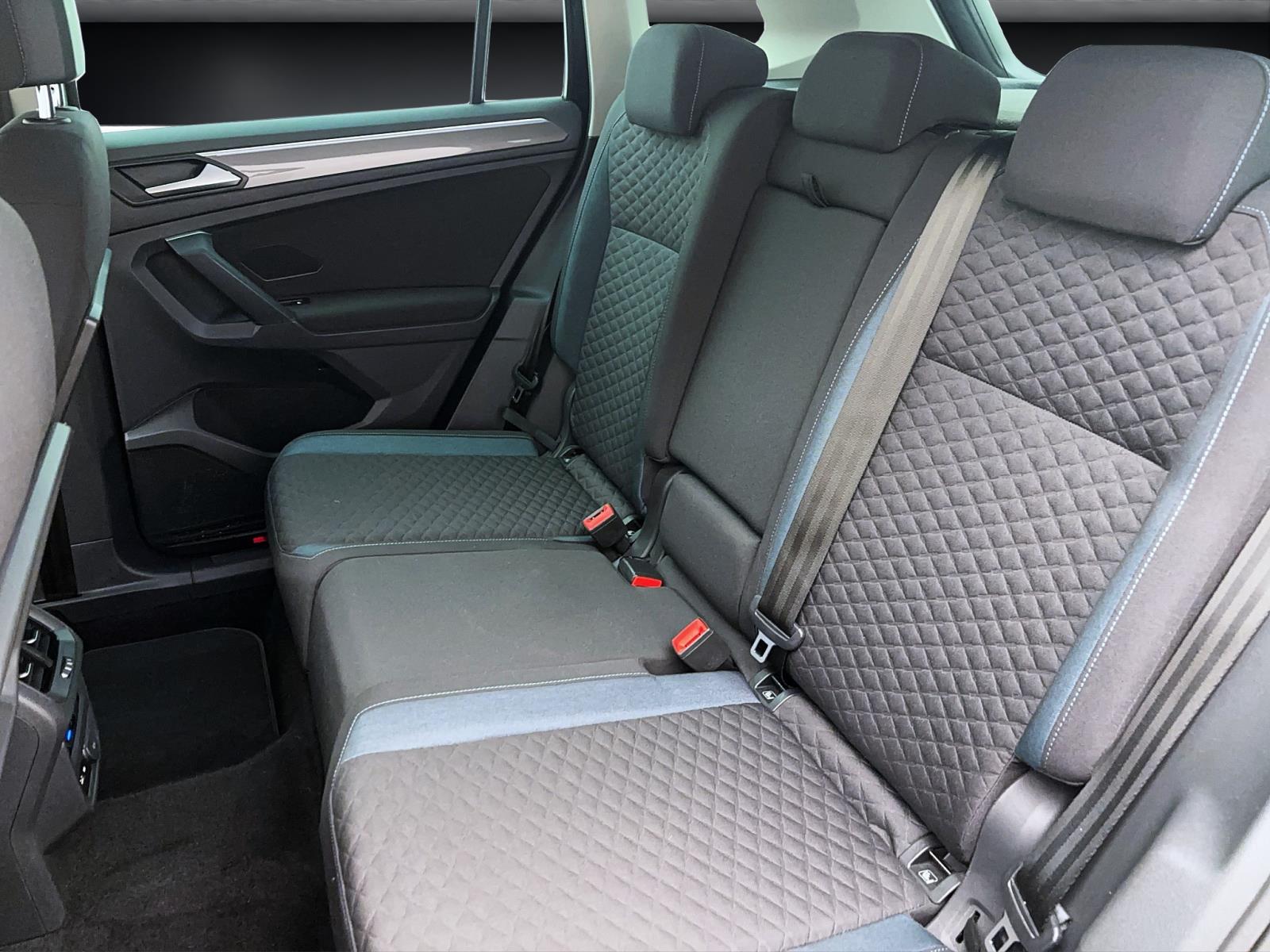 Volkswagen Tiguan 1.5 TSI IQ.DriveAHK ACC ParkAssist Navi AppConnect