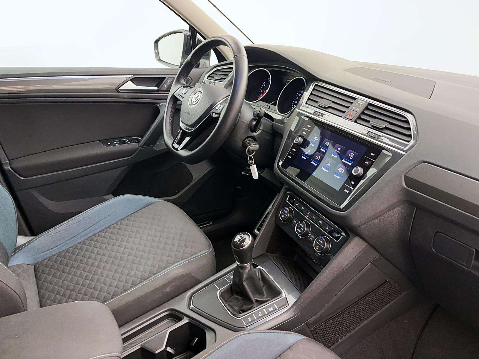 Volkswagen Tiguan 1.5 TSI IQ.DriveAHK ACC ParkAssist Navi AppConnect