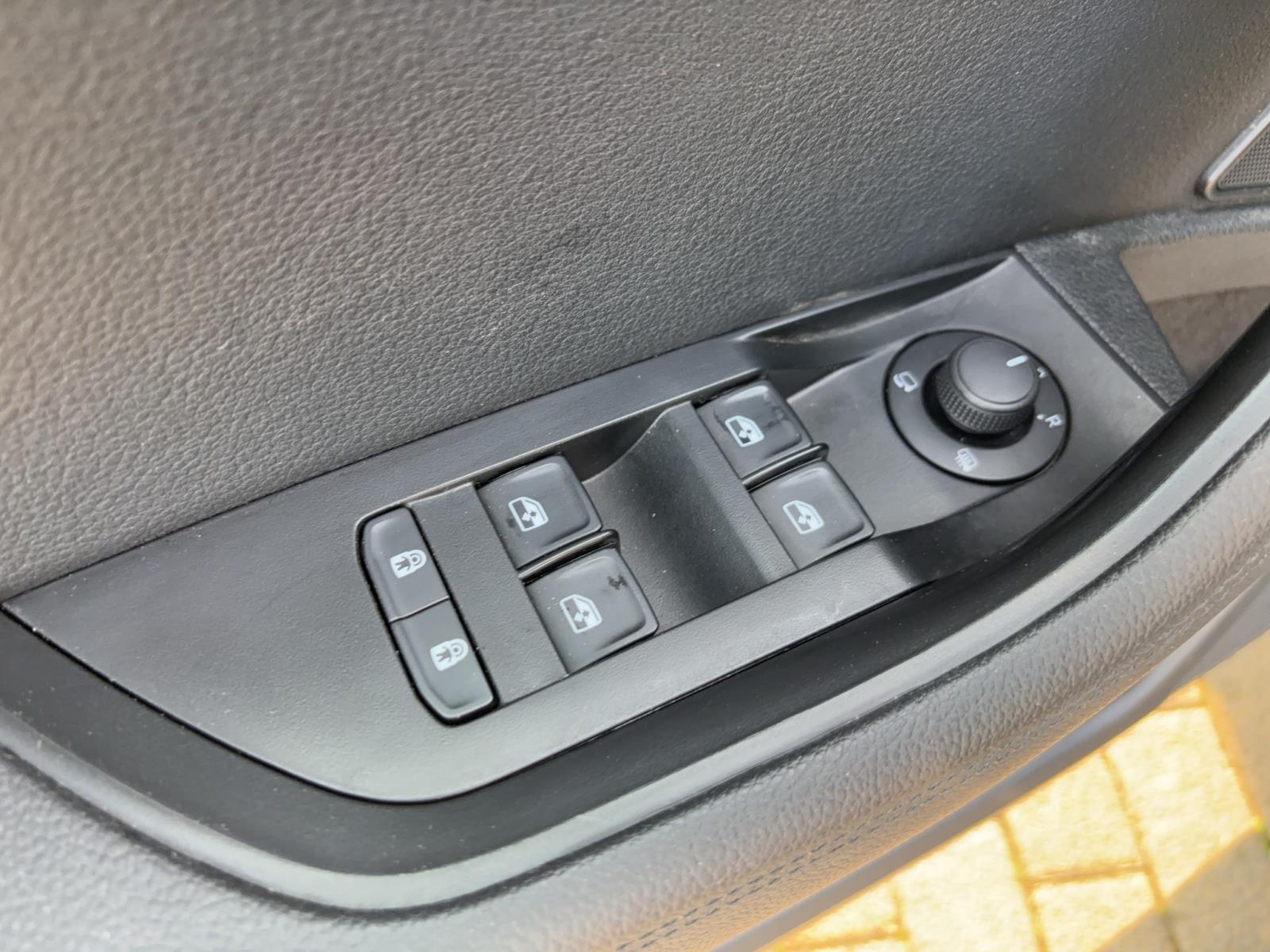 Skoda Superb Combi 2.0 TDI DSG Premium EditionPano AHK ACC PDC Kamera LED Canton
