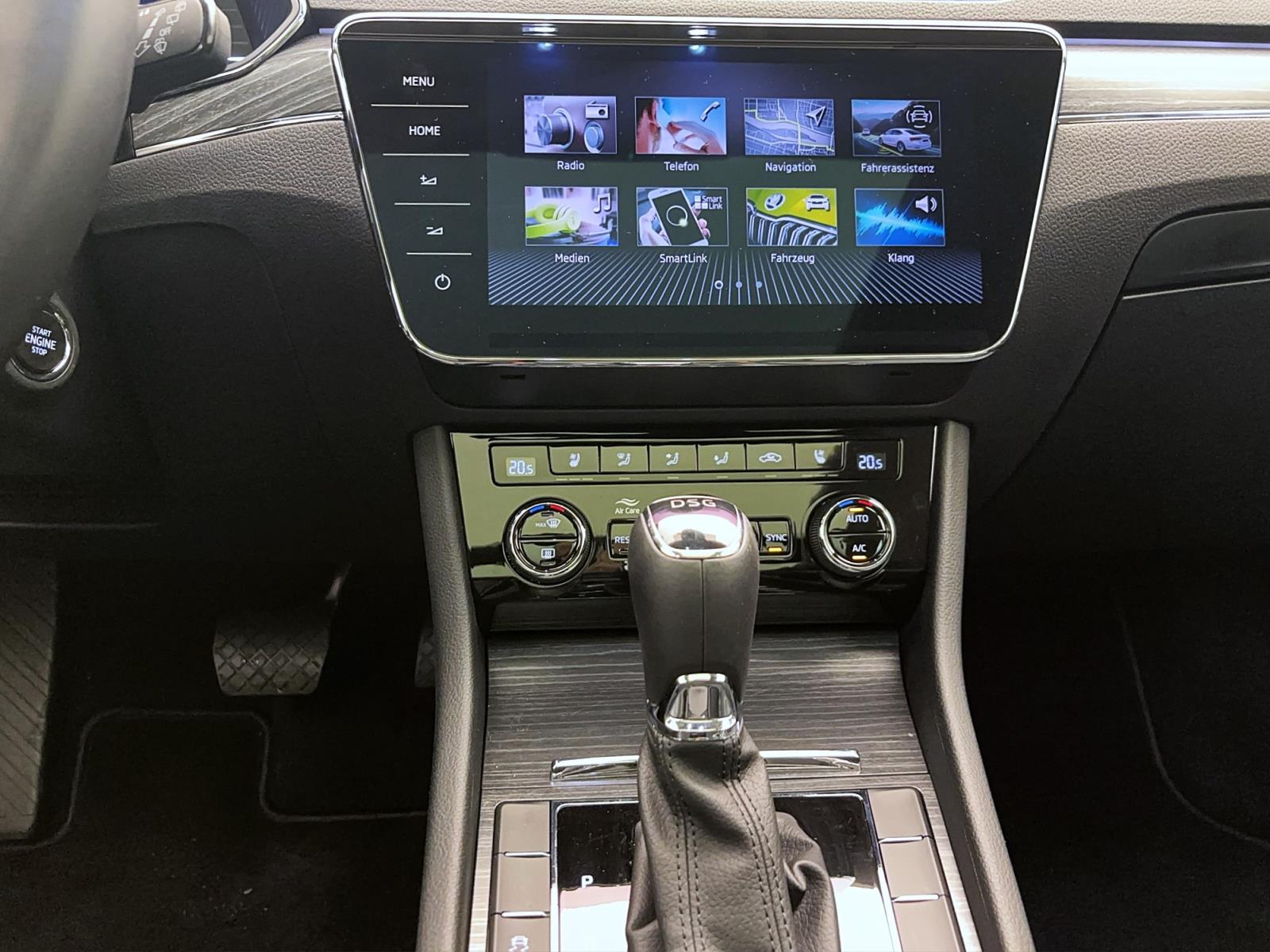 Skoda Superb Combi 2.0 TDI DSG Premium EditionPano AHK ACC PDC Kamera LED Canton