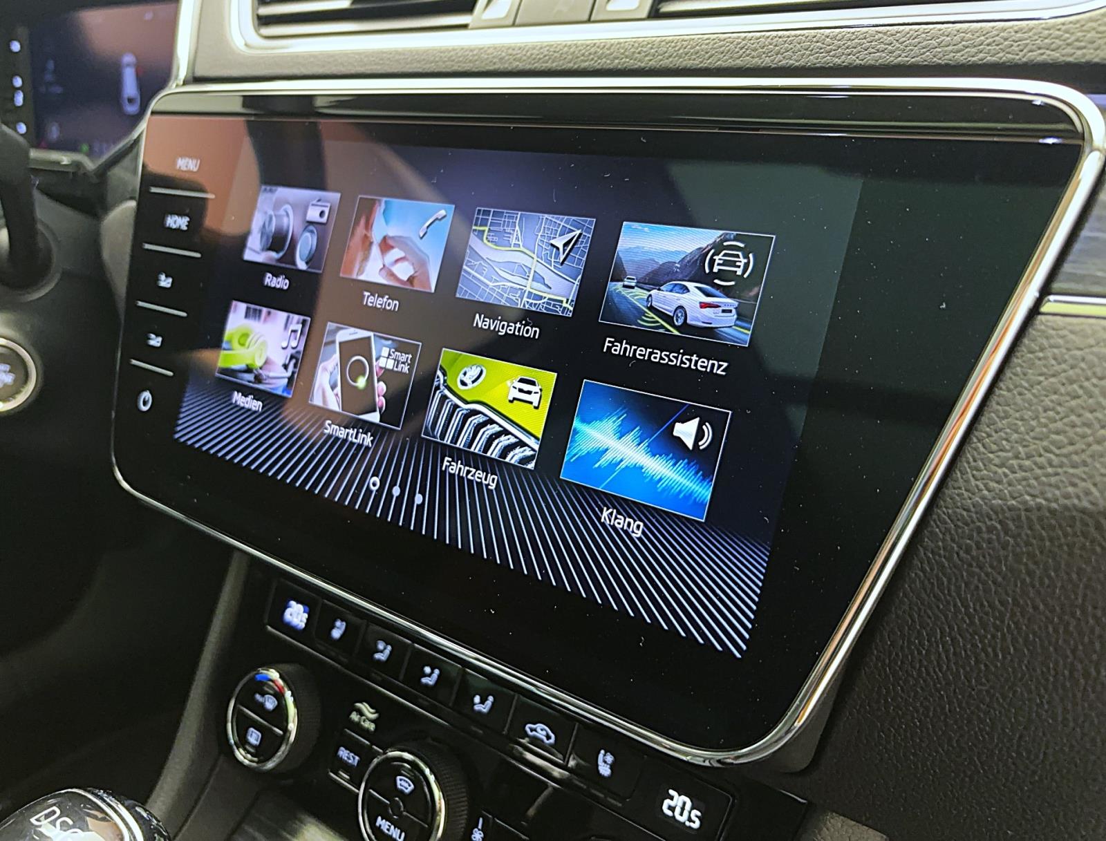 Skoda Superb Combi 2.0 TDI DSG Premium EditionPano AHK ACC PDC Kamera LED Canton
