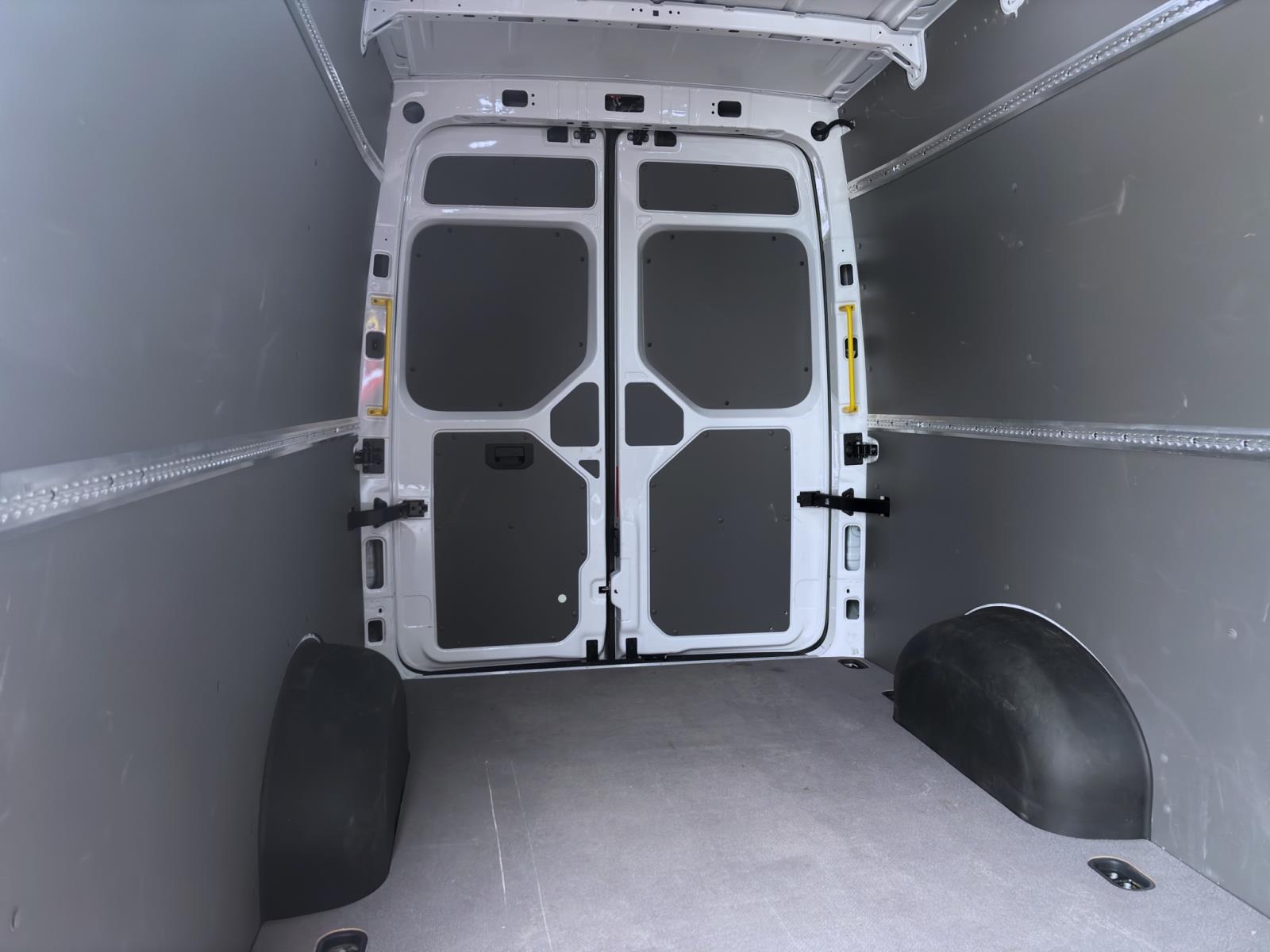 Bild 16: Volkswagen Crafter 35 Kasten 2.0 TDI LANG HOCHDACH FWD KAMERA GRA PDC