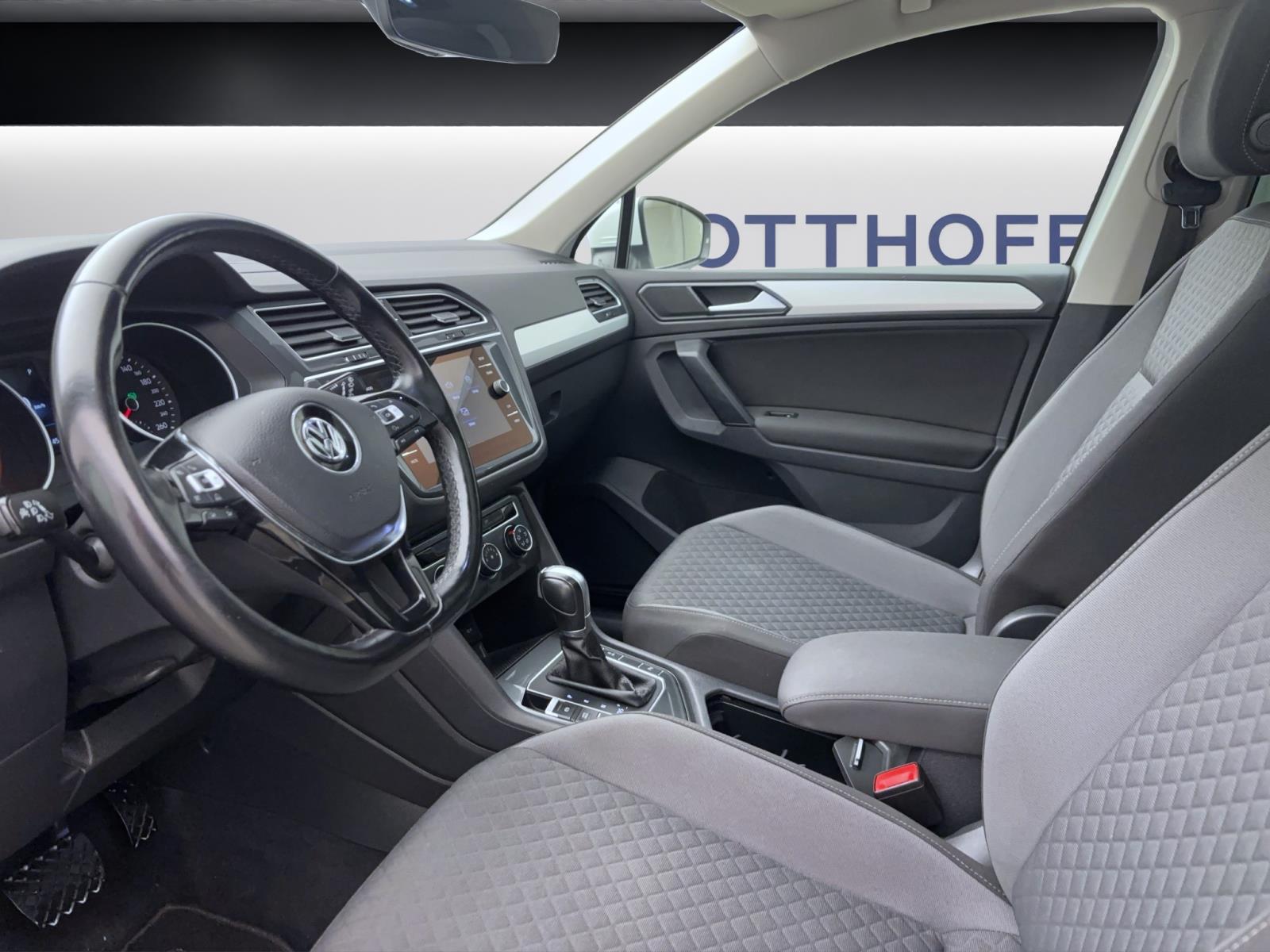Volkswagen Tiguan 2.0 TDI DSG ComfortlinePano AHK PDC Klima