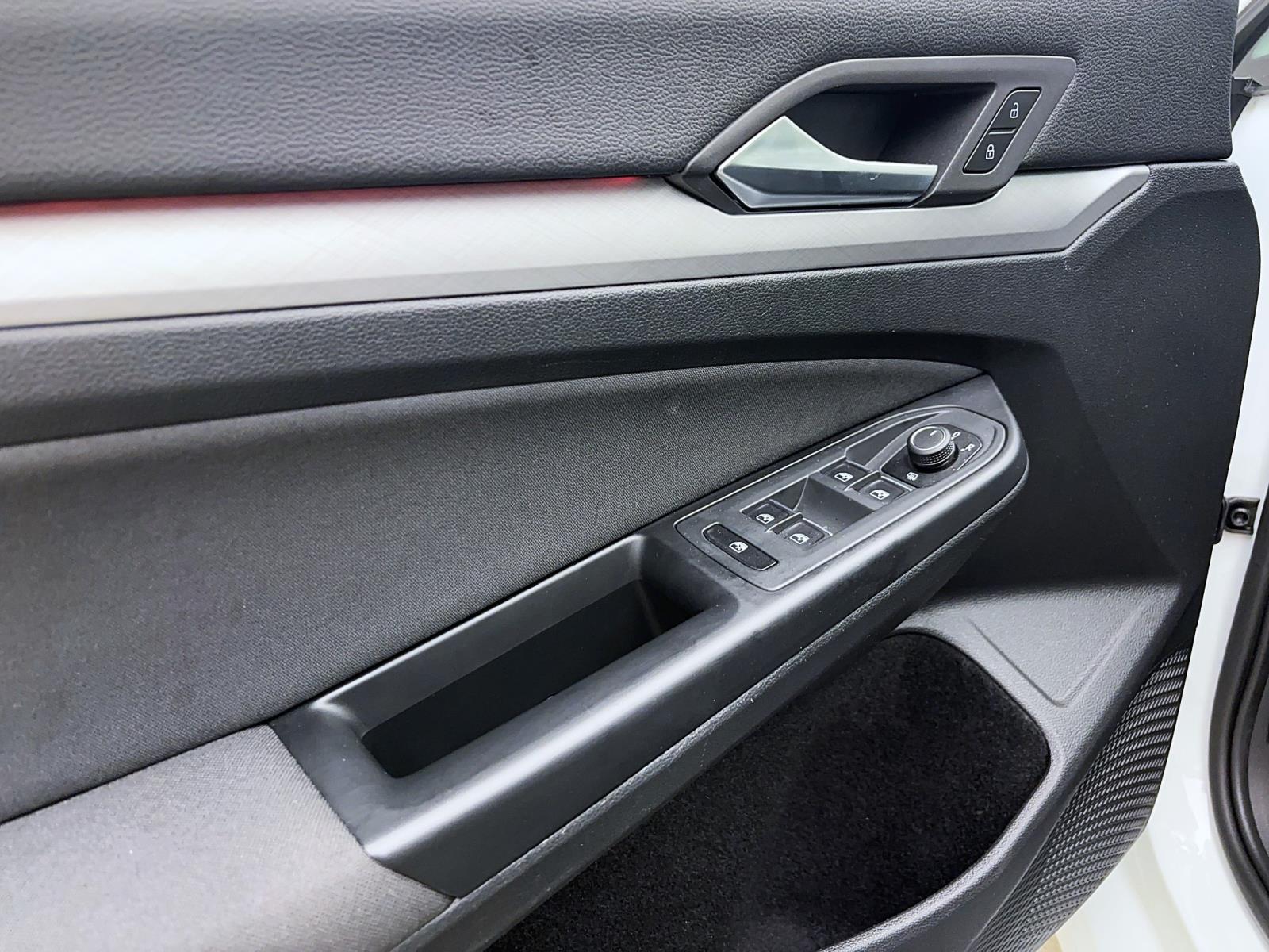 Volkswagen Golf 8 1.5 TSI Life Pano PDC IQ.Light AppConnect Winter