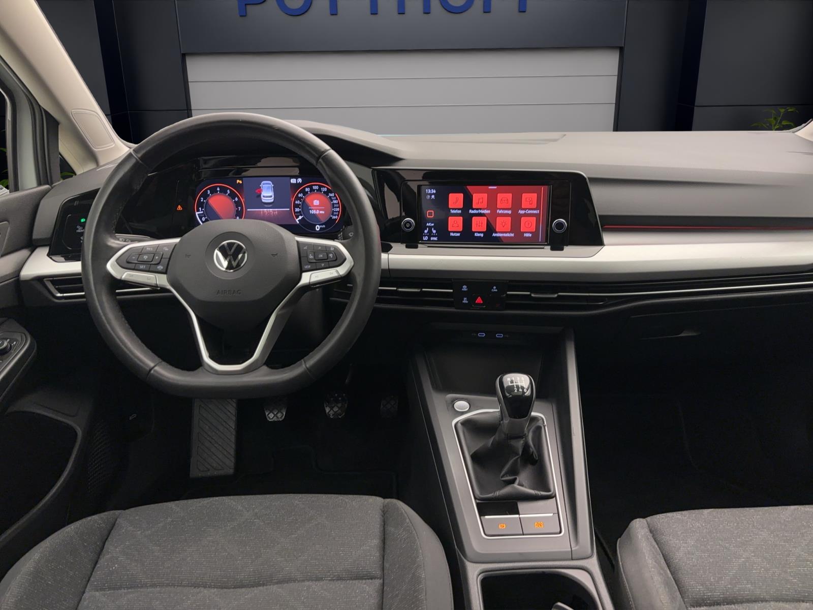 Volkswagen Golf 8 1.5 TSI Life Pano PDC IQ.Light AppConnect Winter