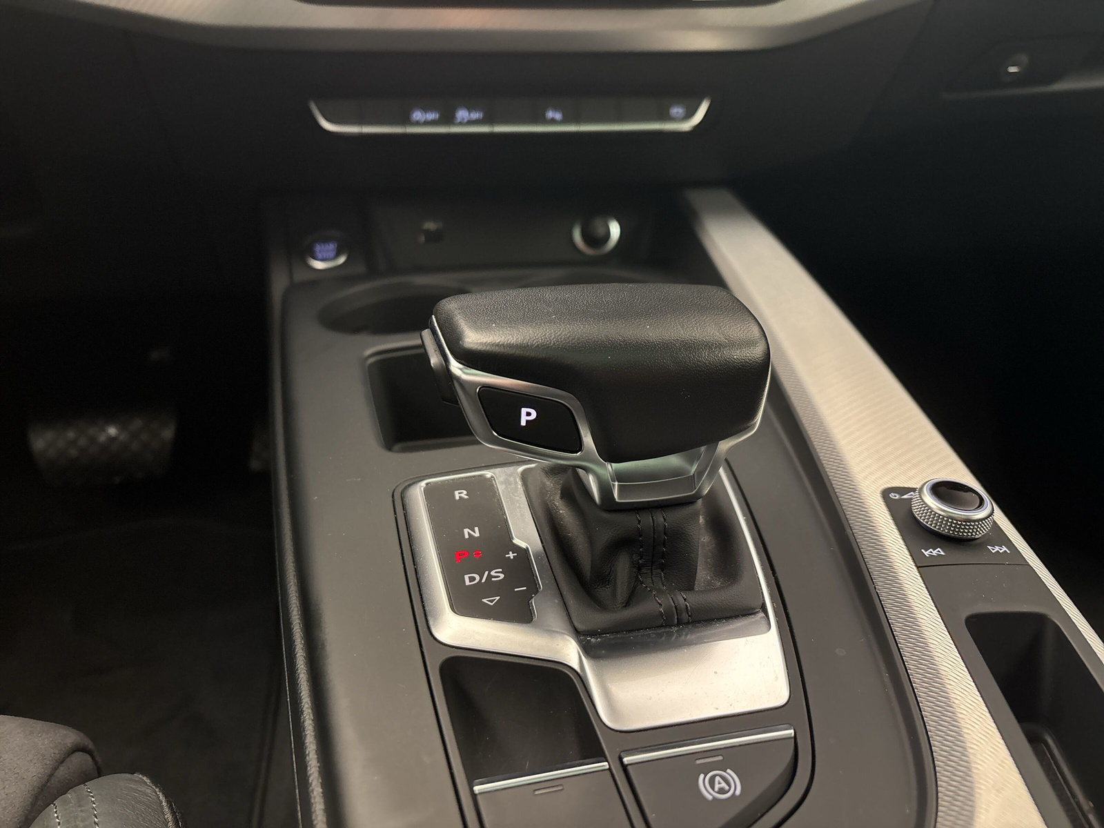 Audi A4 Avant 35 TDI ADVANCED PANO AHK NAVI ACC PDC LED