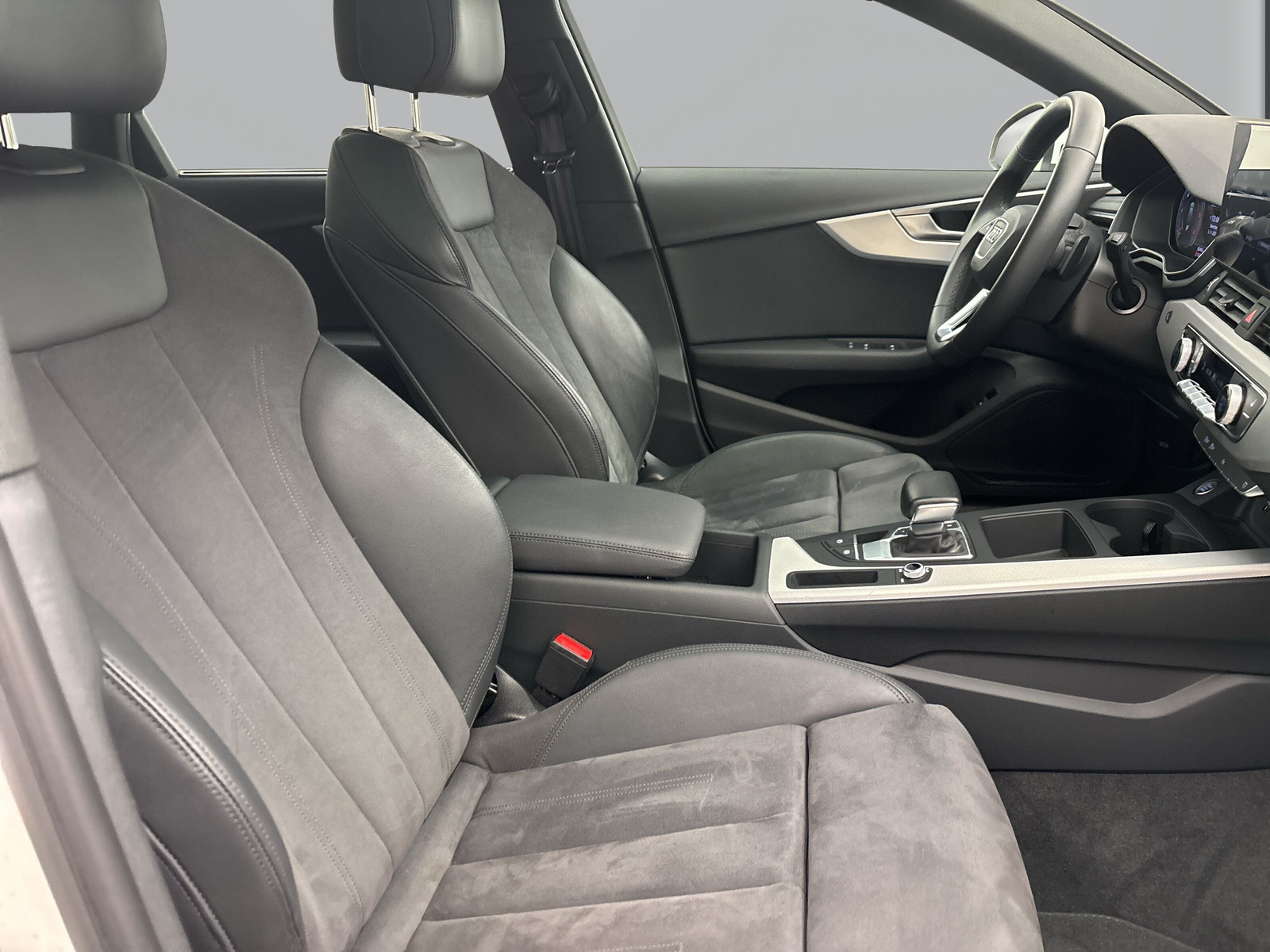 Audi A4 Avant 35 TDI ADVANCED PANO AHK NAVI ACC PDC LED