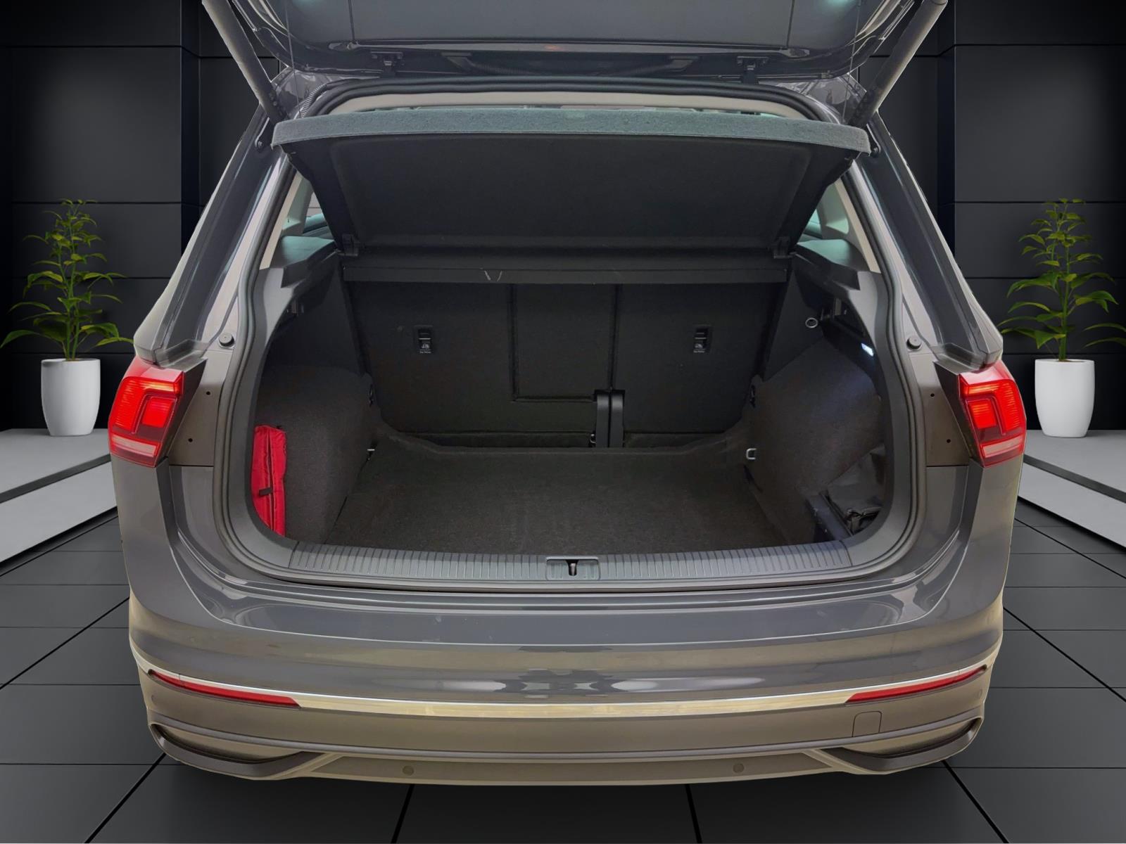 Volkswagen Tiguan 2.0 TDI Move AHK ACC PDC Kamera LED Navi Sitzhzg