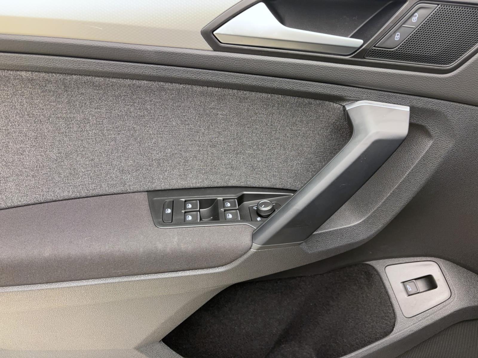 Volkswagen Tiguan 2.0 TDI Move AHK ACC PDC Kamera LED Navi Sitzhzg
