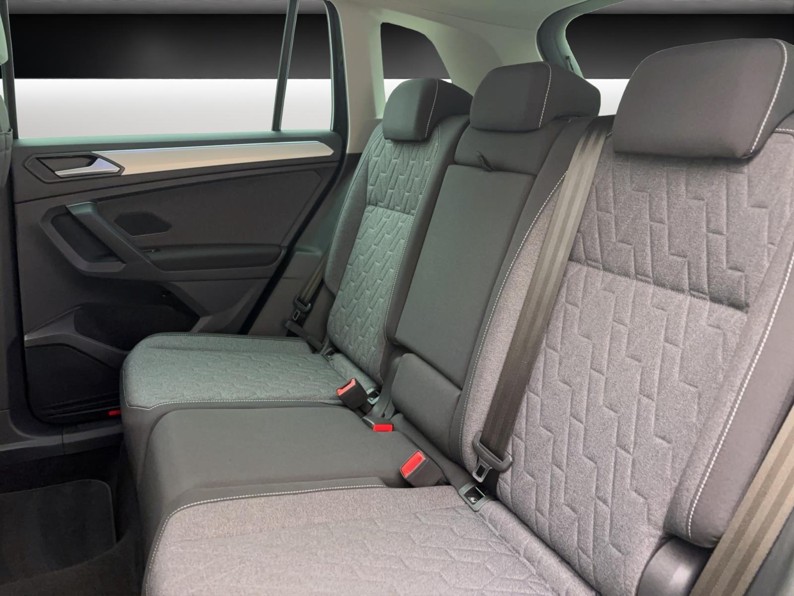 Volkswagen Tiguan 2.0 TDI Move AHK ACC PDC Kamera LED Navi Sitzhzg