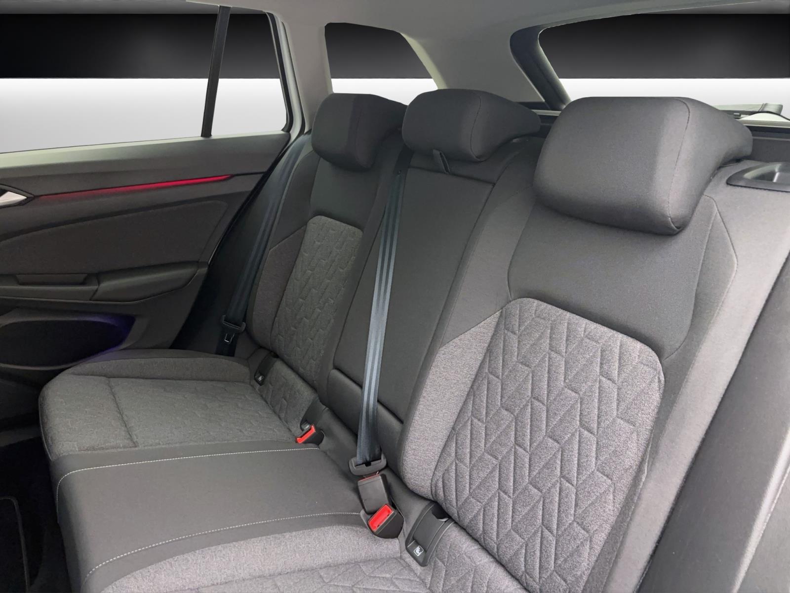 Volkswagen Golf Variant 8 2.0 TDI Move ACC ParkAssist LED Navi AppConnect