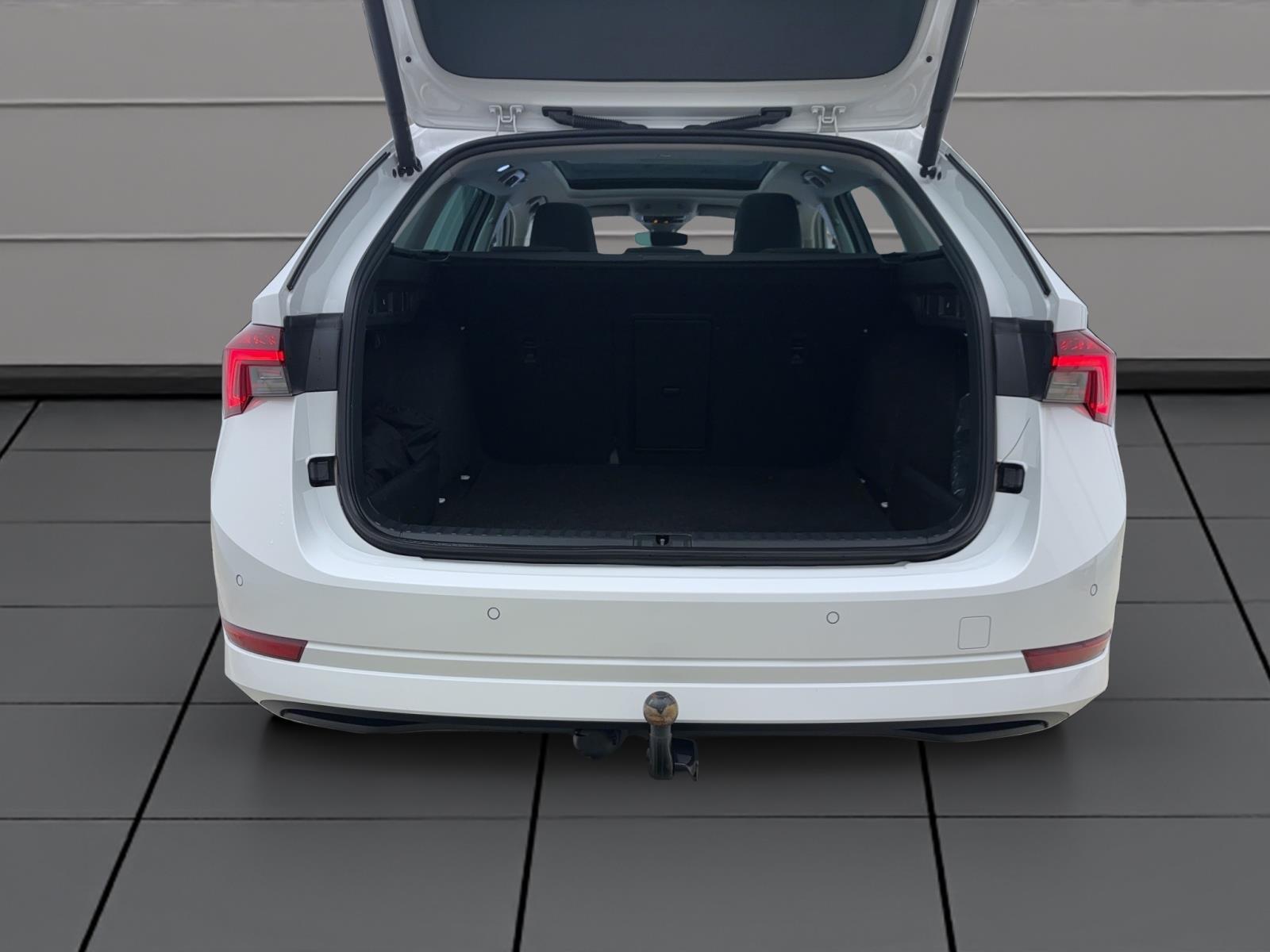 Skoda Octavia Combi 2.0 TDI StylePano ACC PDC LED SmartLink Sitzhzg