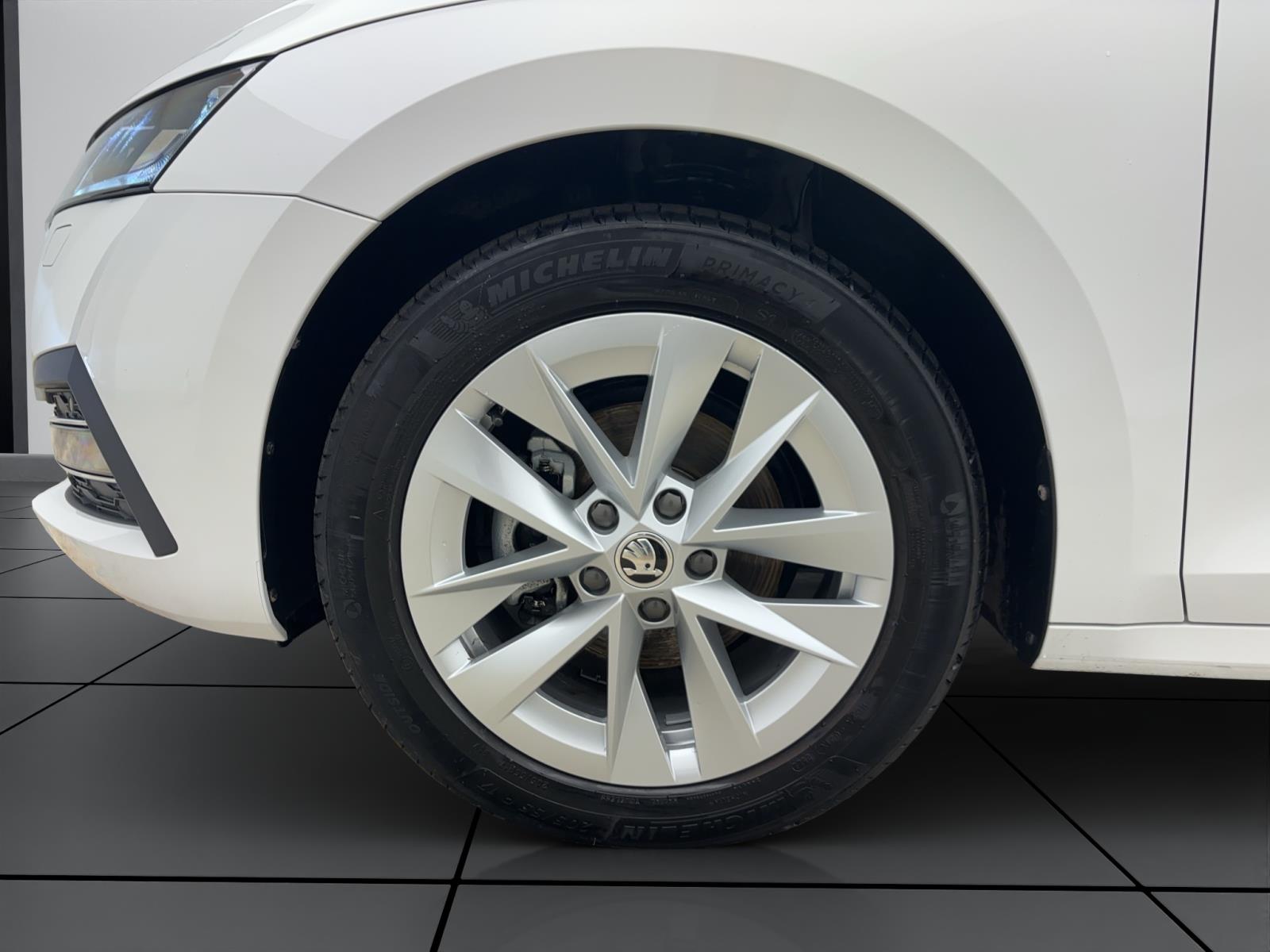 Skoda Octavia Combi 2.0 TDI StylePano ACC PDC LED SmartLink Sitzhzg