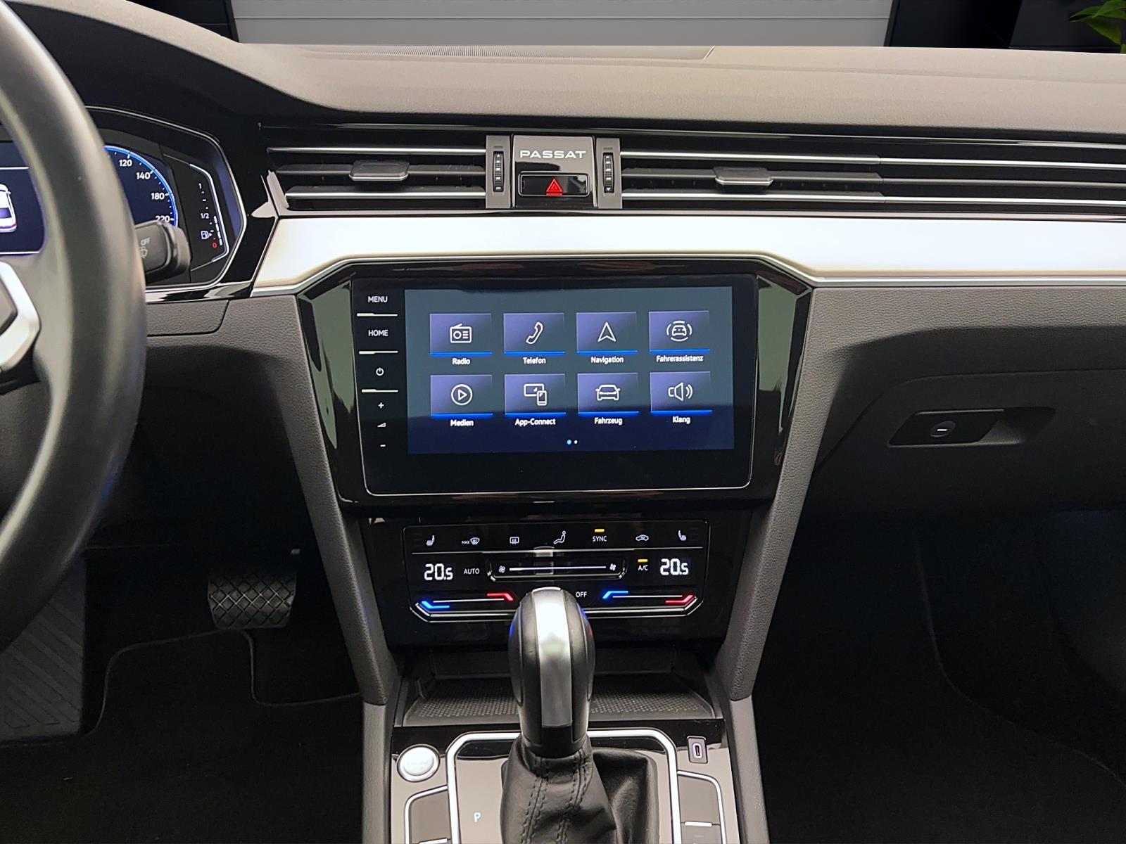 Volkswagen Passat 2.0 TDI DSG R-LinePano ACC ParkAssist IQ.Light AppConnect