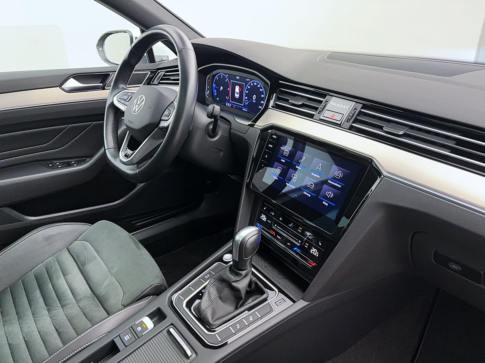 Volkswagen Passat 2.0 TDI DSG R-LinePano ACC ParkAssist IQ.Light AppConnect