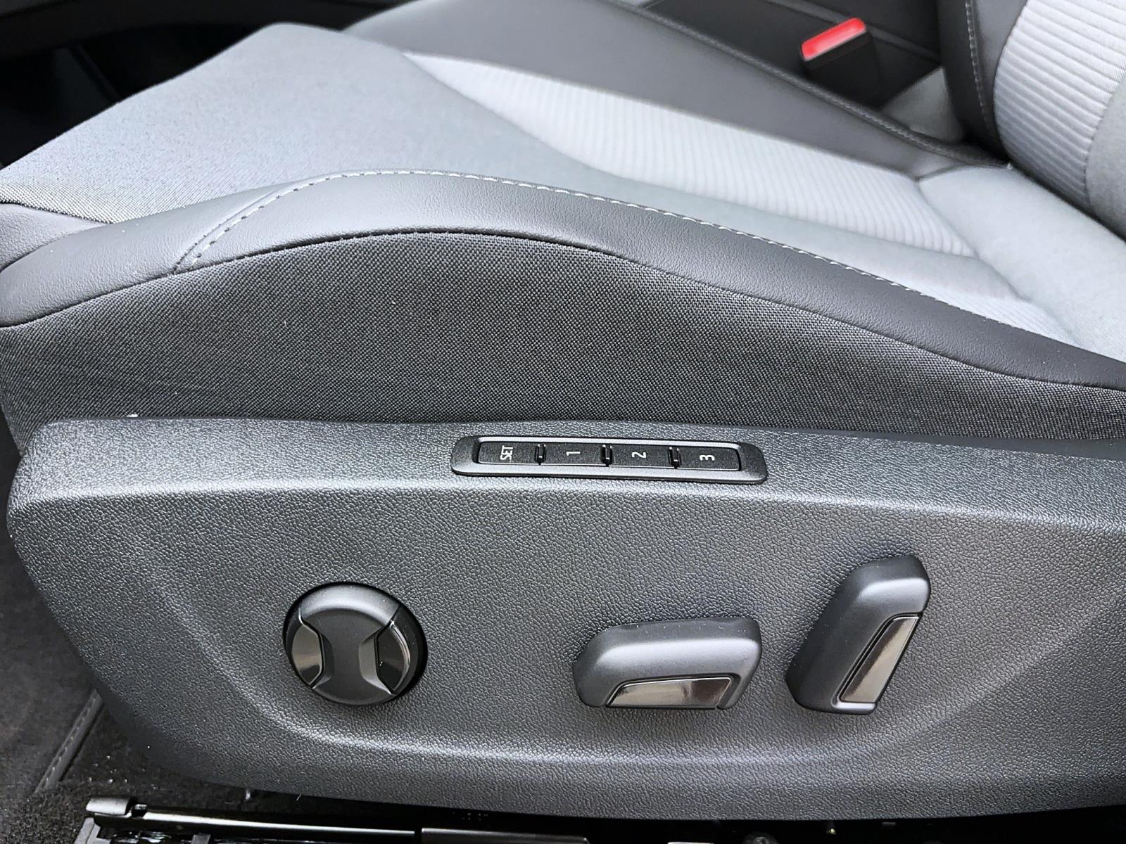 Skoda ENYAQ iV Coupe 85 PLUS AHK NAVI ACC MATRIX