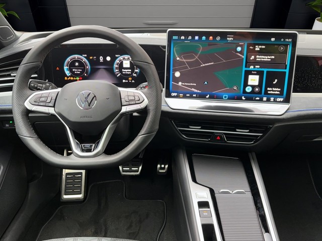Volkswagen Passat Variant 2.0 TDI DSG R-LINE STDHZG PANO IQ.LIGHT
