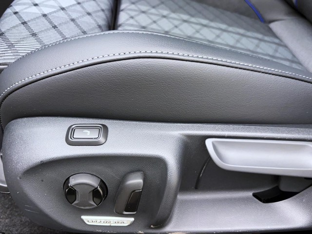 Volkswagen Passat Variant 2.0 TDI DSG R-LINE STDHZG PANO IQ.LIGHT
