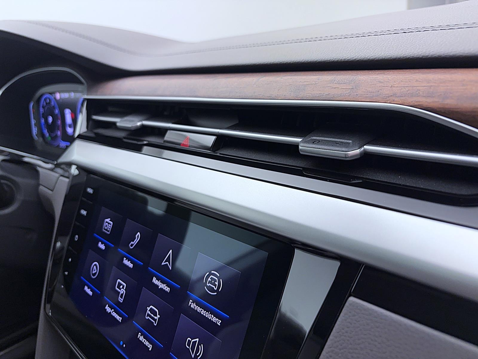 Volkswagen Arteon 2.0 TSI DSG EleganceNavi Pano AreaView TravelAssist Sitzhzg