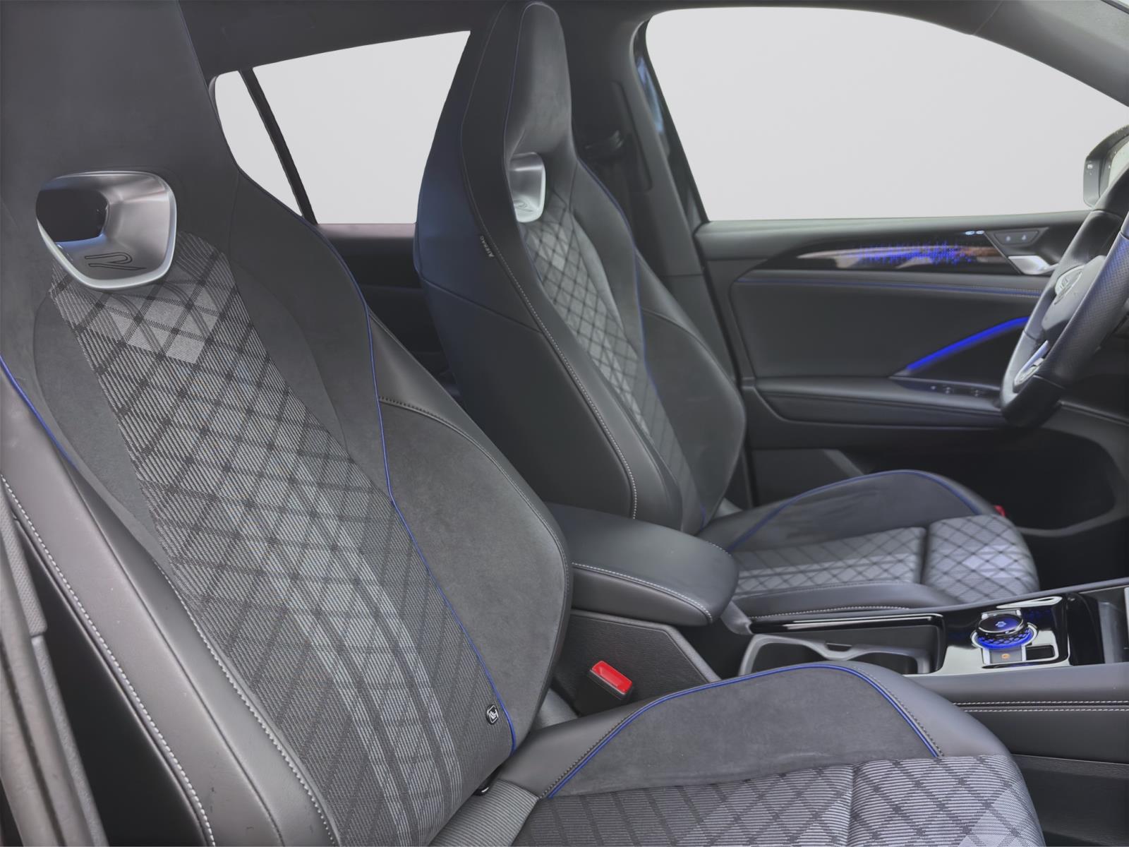 Volkswagen Tiguan 1.5 eTSI DSG R-LINE NAVI IQ.LIGHT KAMERA AHK