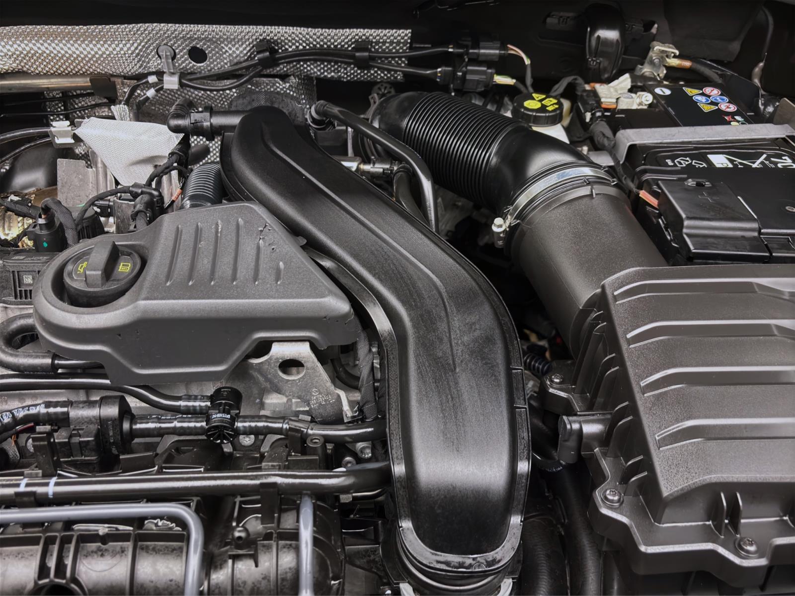 Volkswagen Tiguan 1.5 eTSI DSG R-LINE NAVI IQ.LIGHT KAMERA AHK