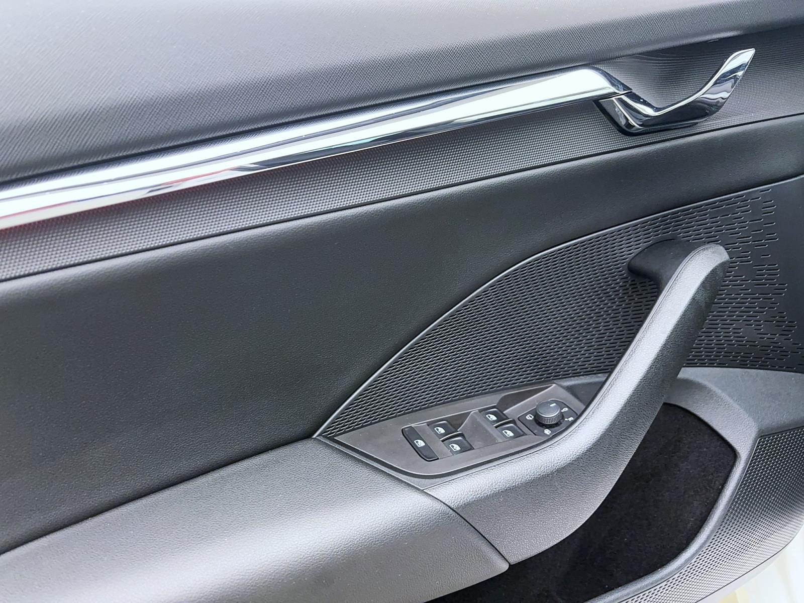 Skoda Octavia Combi 2.0 TDI DSG StyleAHK ACC PDC Kamera LED Navi Kessy