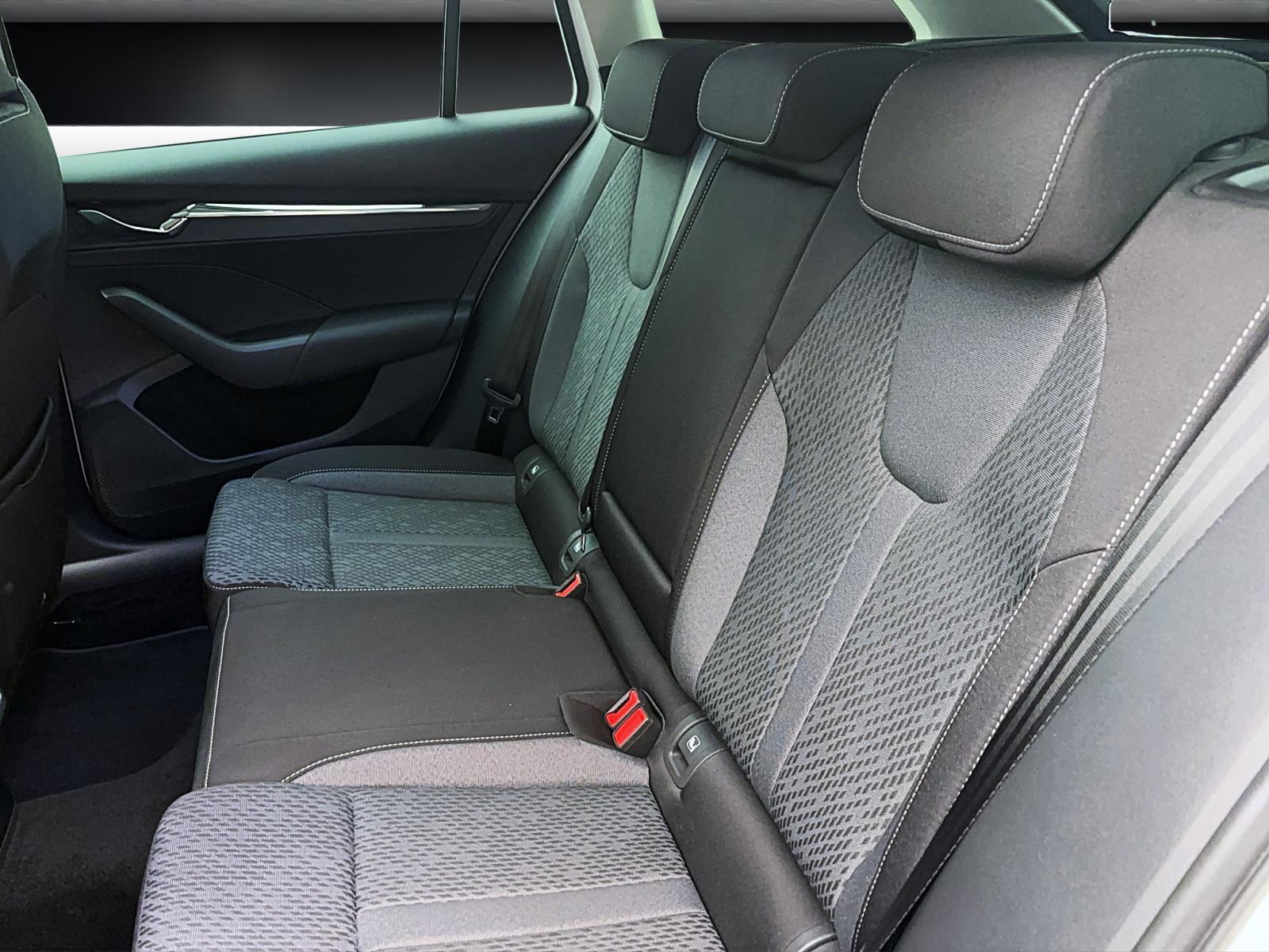 Skoda Octavia Combi 2.0 TDI DSG StyleAHK ACC PDC Kamera LED Navi Kessy