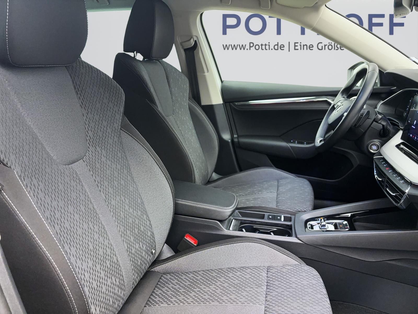 Skoda Octavia Combi 2.0 TDI DSG StyleAHK ACC PDC Kamera LED Navi Kessy