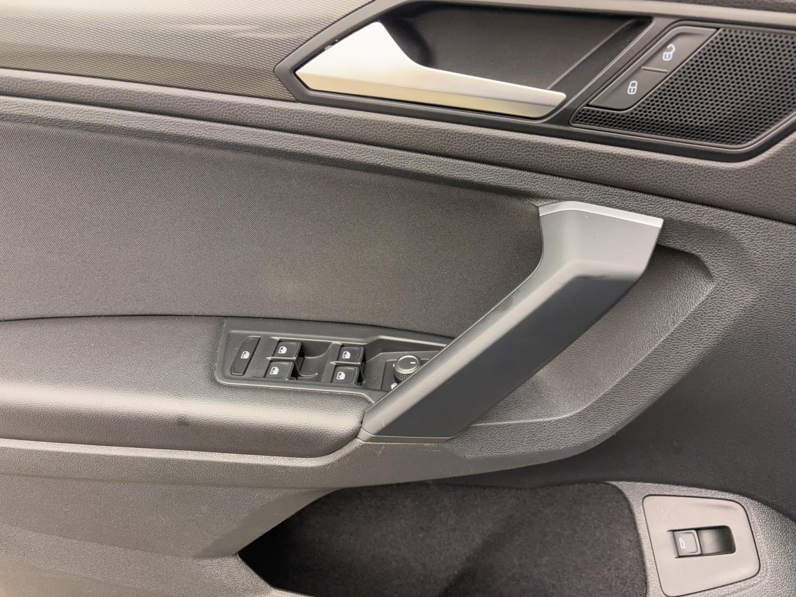 Volkswagen Tiguan 2.0 TDI DSG R-Line 4MotionPano AHK ACC PDC LED Navi Winter