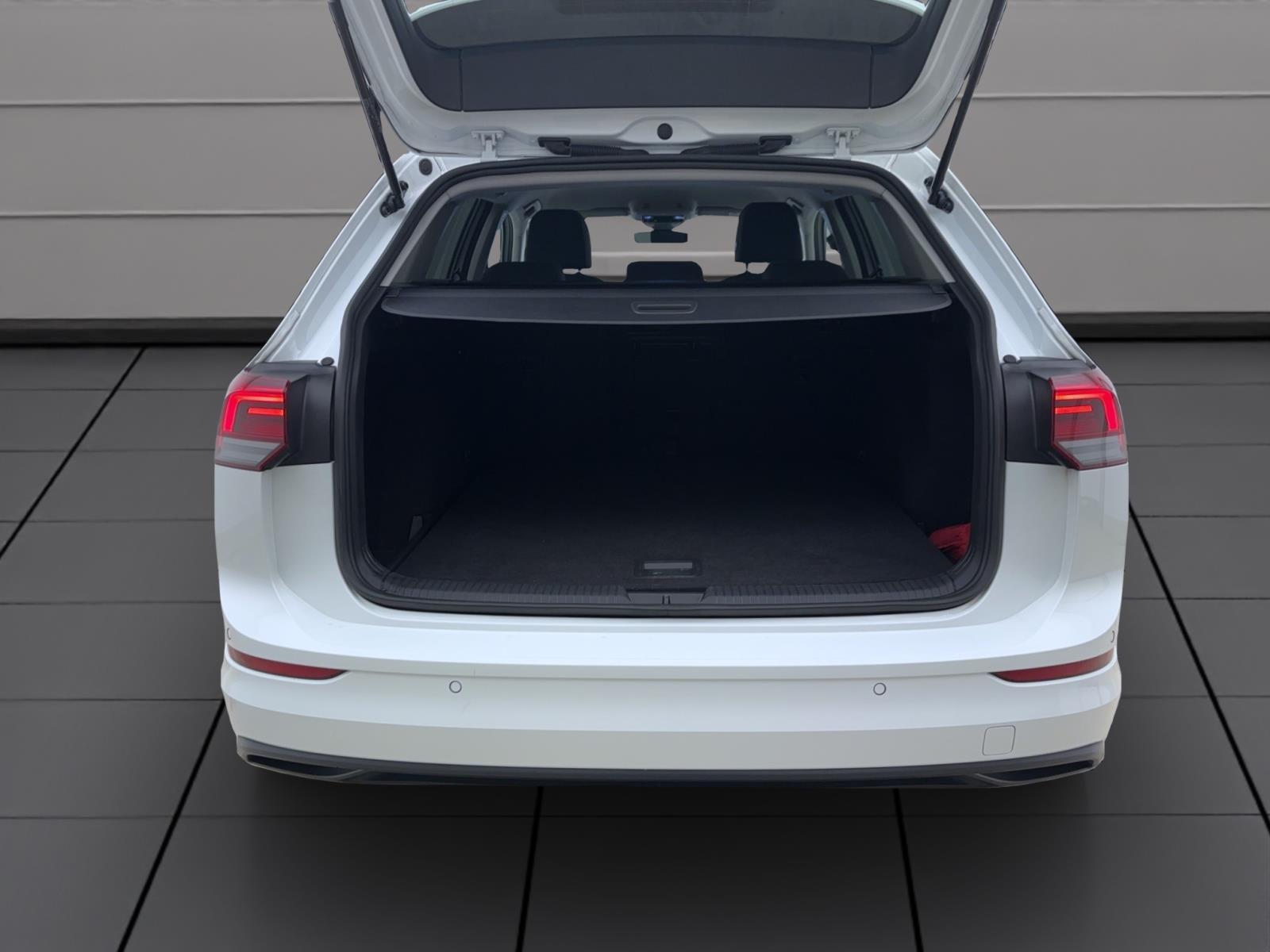 Volkswagen Golf Variant 8 2.0 TDI DSG Life AHK ACC PDC Kamera LED Navi Winter