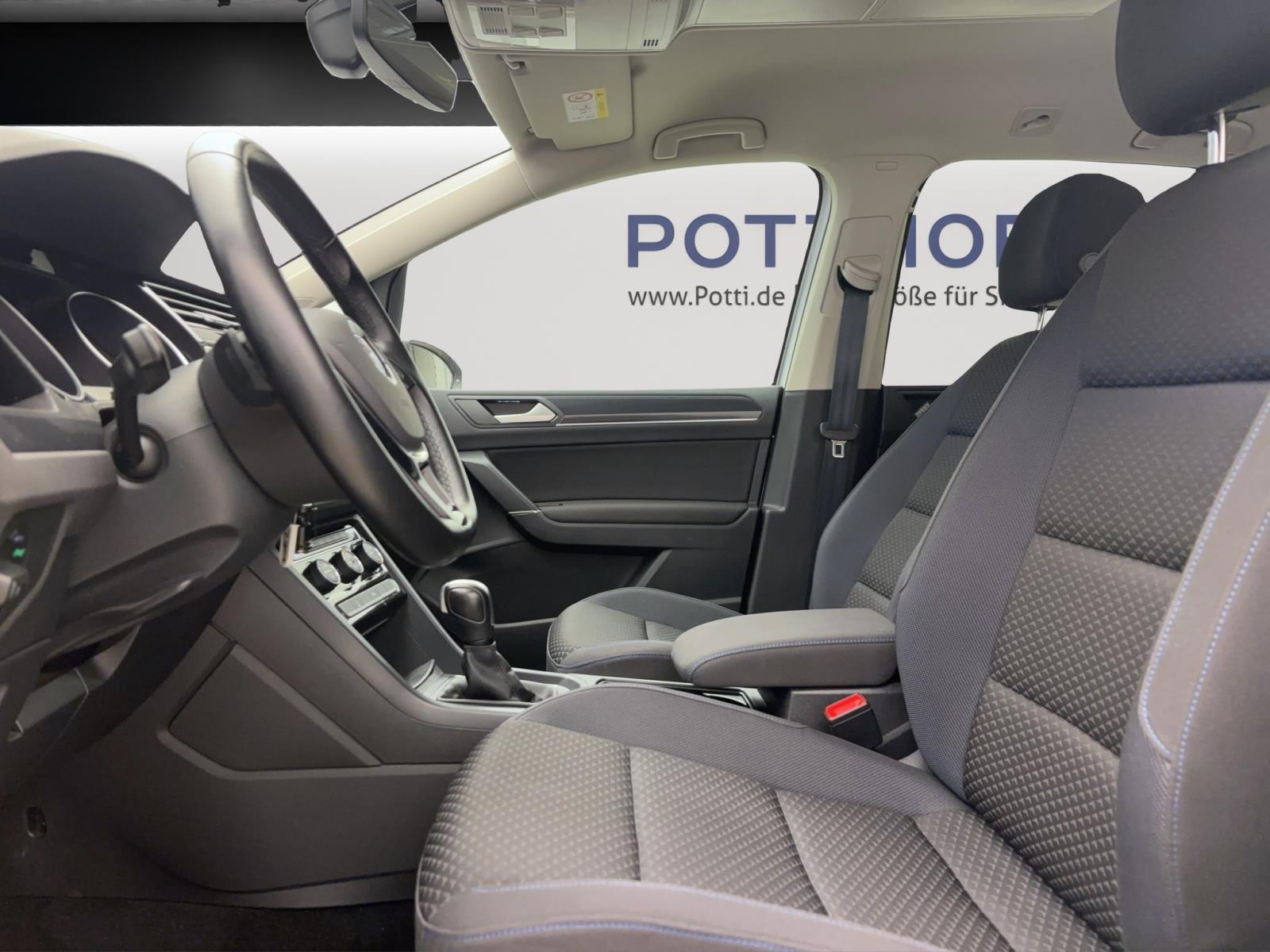 Volkswagen Touran 2.0 TDI DSG UNITED NAVI ACC PDC SITZHZG