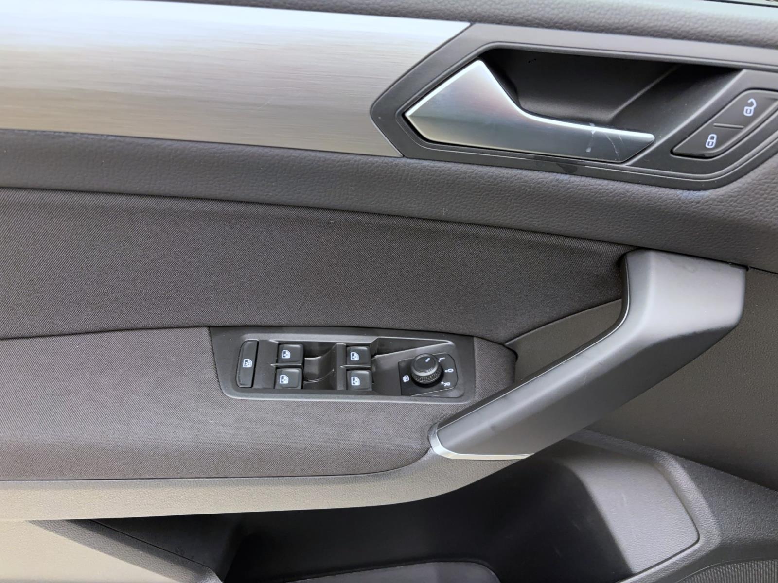 Volkswagen Touran 1.5 TSI COMFORTLINE PDC NAVI SITZHZG