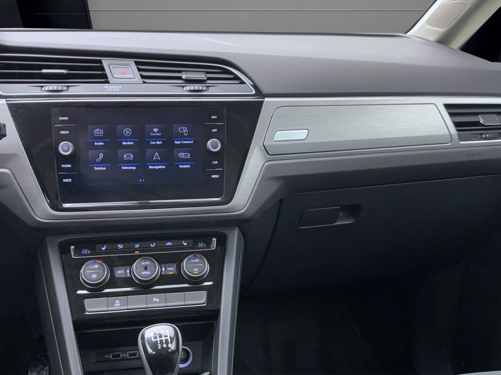 Volkswagen Touran 1.5 TSI COMFORTLINE PDC NAVI SITZHZG