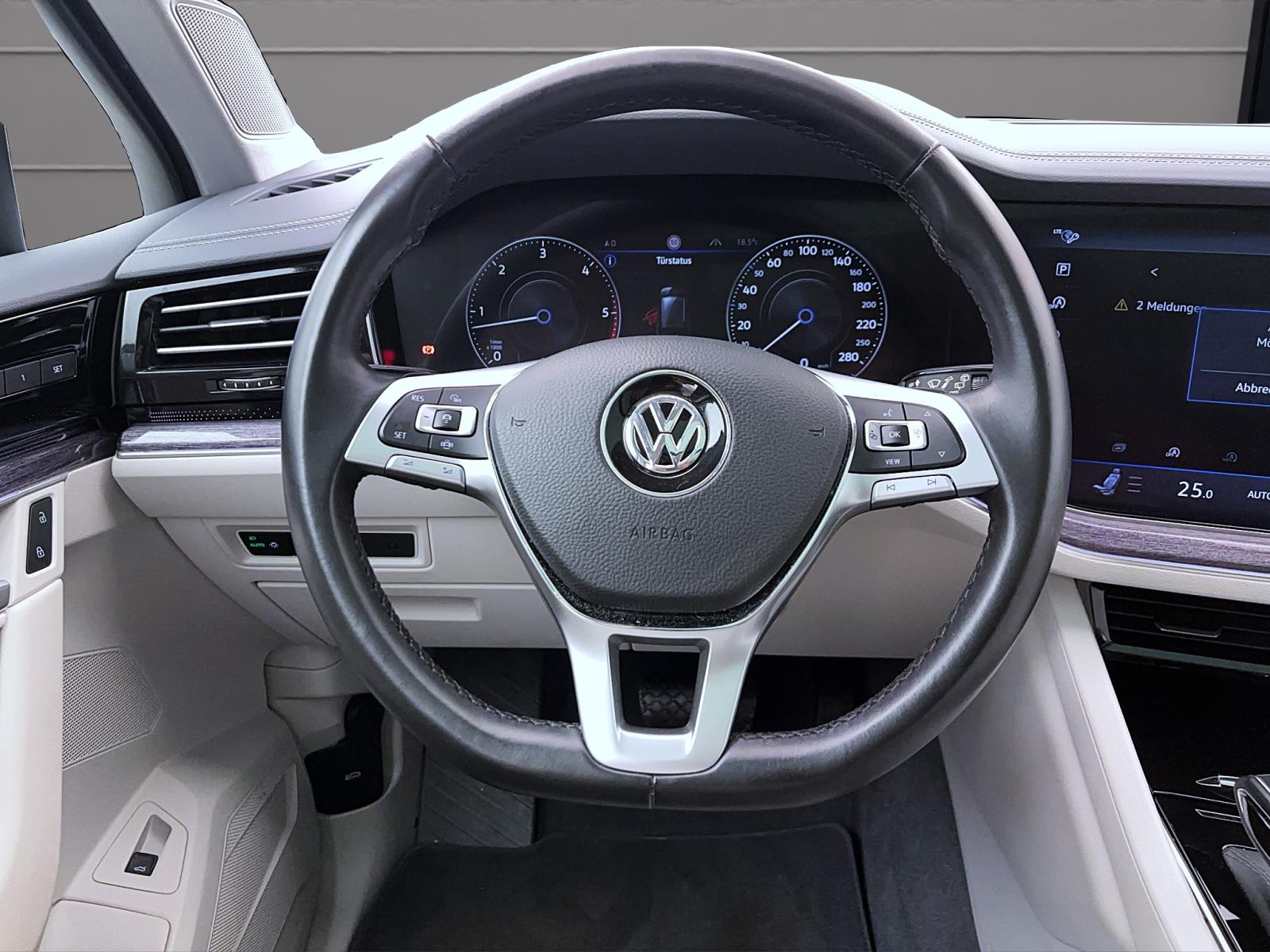 Volkswagen Touareg 3.0 TDI V6 Tiptronic 4Motion Standhzg Pano AHK Navi Luft RearView