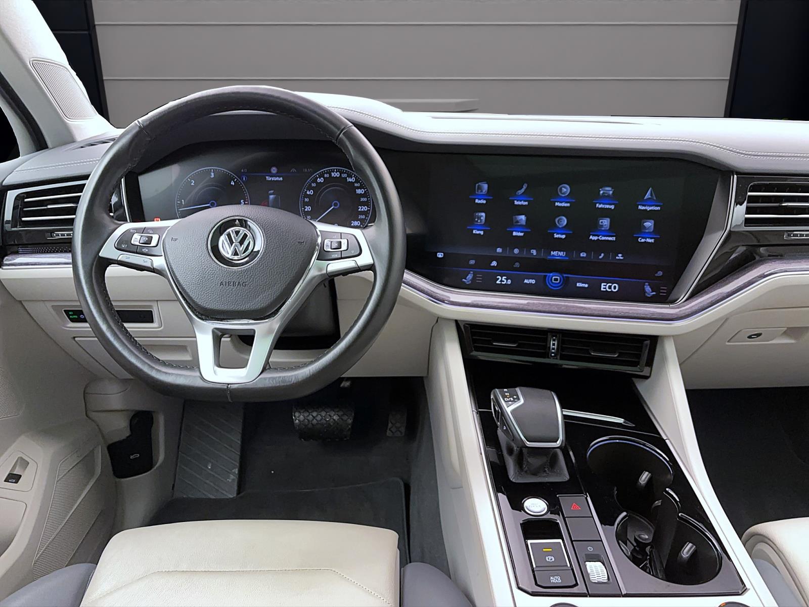 Volkswagen Touareg 3.0 TDI V6 Tiptronic 4Motion Standhzg Pano AHK Navi Luft RearView