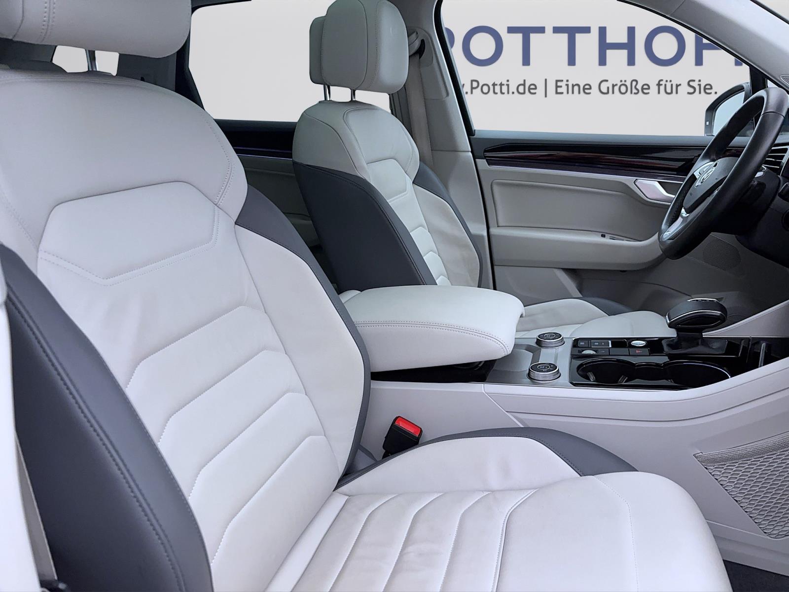 Volkswagen Touareg 3.0 TDI V6 Tiptronic 4Motion Standhzg Pano AHK Navi Luft RearView