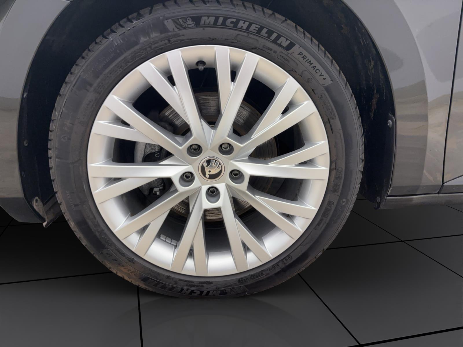 Skoda Superb Combi 2.0 TDI Ambition Navi LED ACC Sitzhzg LightAssist