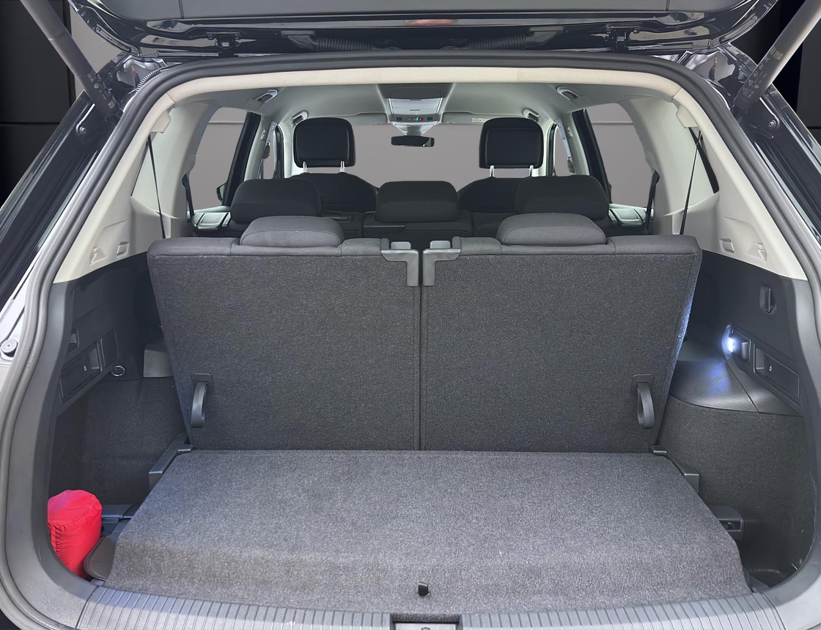 Volkswagen Tiguan Allspace 2.0 TDI DSG Life 7-Sitzer AHK Navi LED RearView ACC