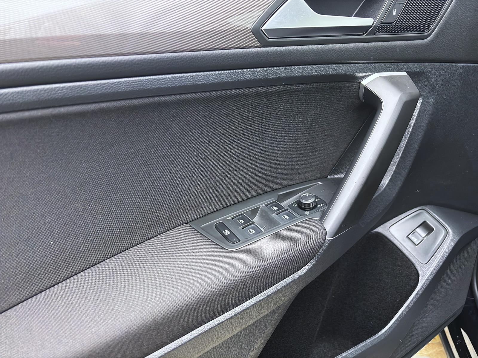 Volkswagen Tiguan Allspace 2.0 TDI DSG Life 7-Sitzer AHK Navi LED RearView ACC
