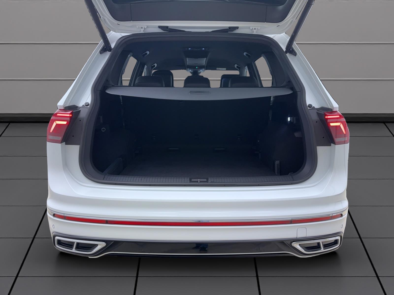 Volkswagen Tiguan Allspace 2.0 TDI DSG 4M R-LINE IQ.LIGHT AHK NAVI ACC