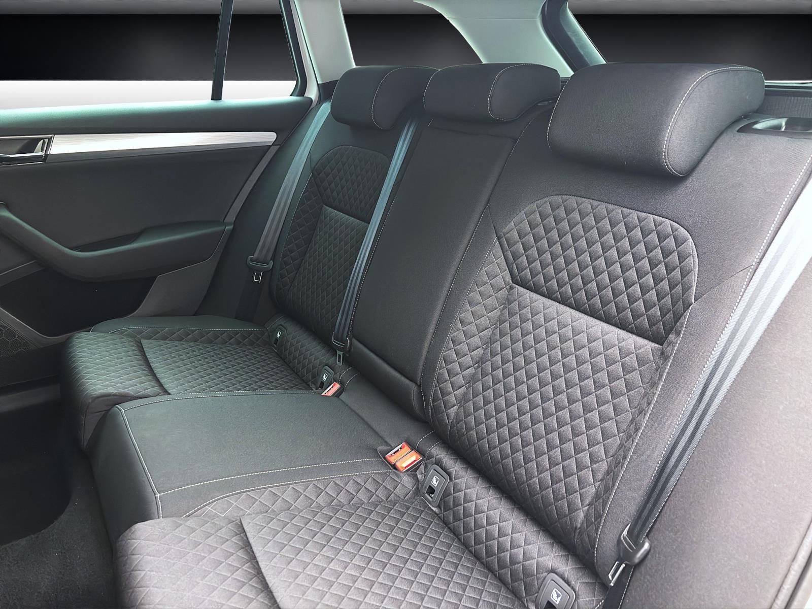 Skoda Superb Combi 2.0 TDI DSG Ambition Navi ACC SideAssist LightAssist